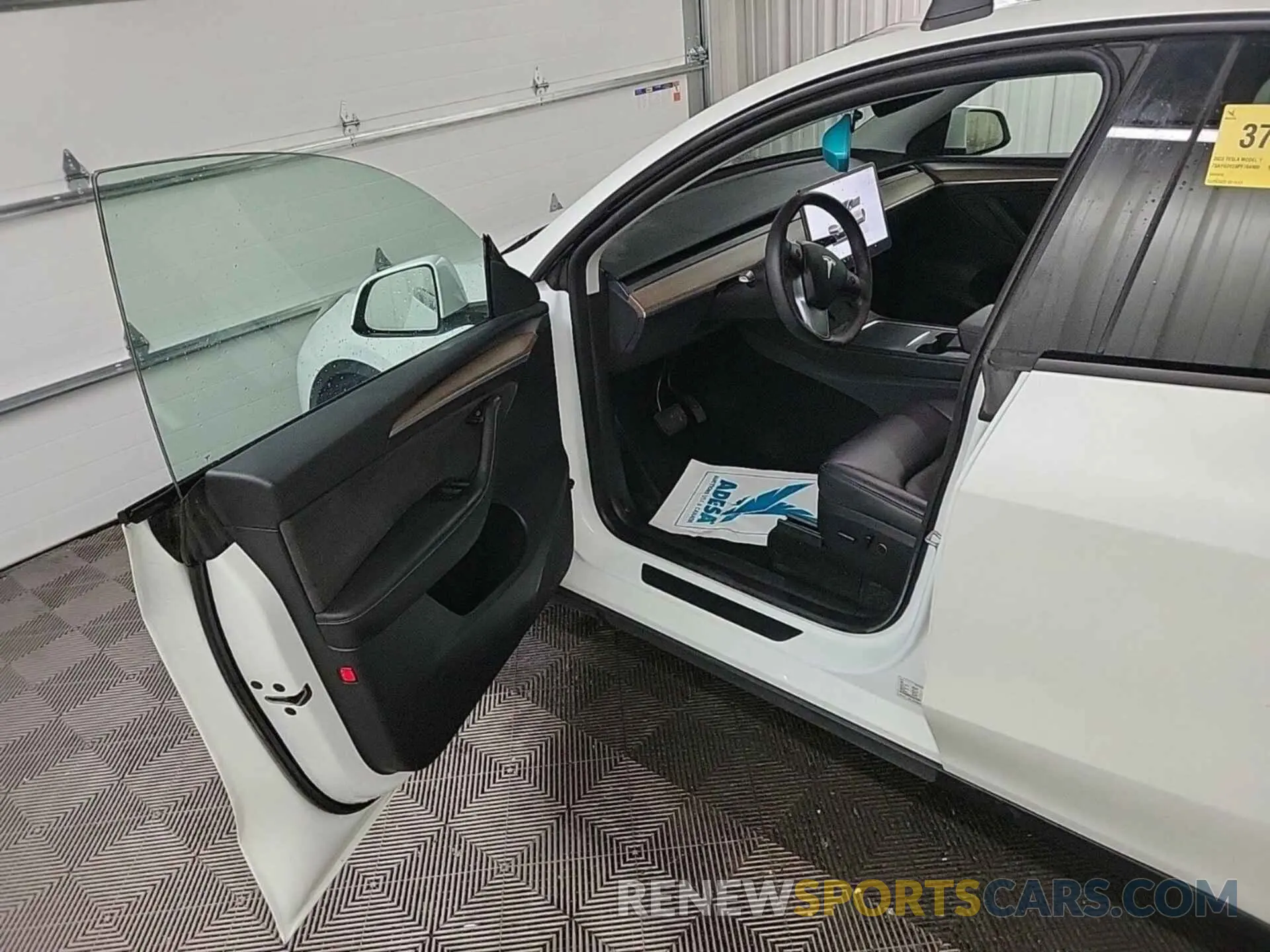 14 Photograph of a damaged car 7SAYGDEE6PF764900 TESLA MODEL Y 2023