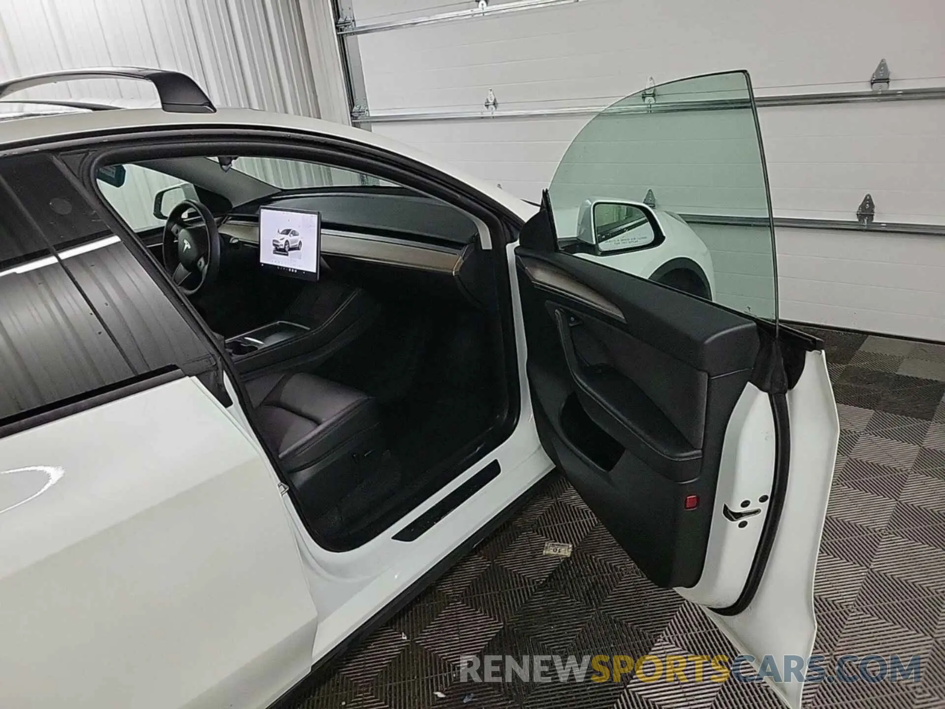 16 Photograph of a damaged car 7SAYGDEE6PF764900 TESLA MODEL Y 2023