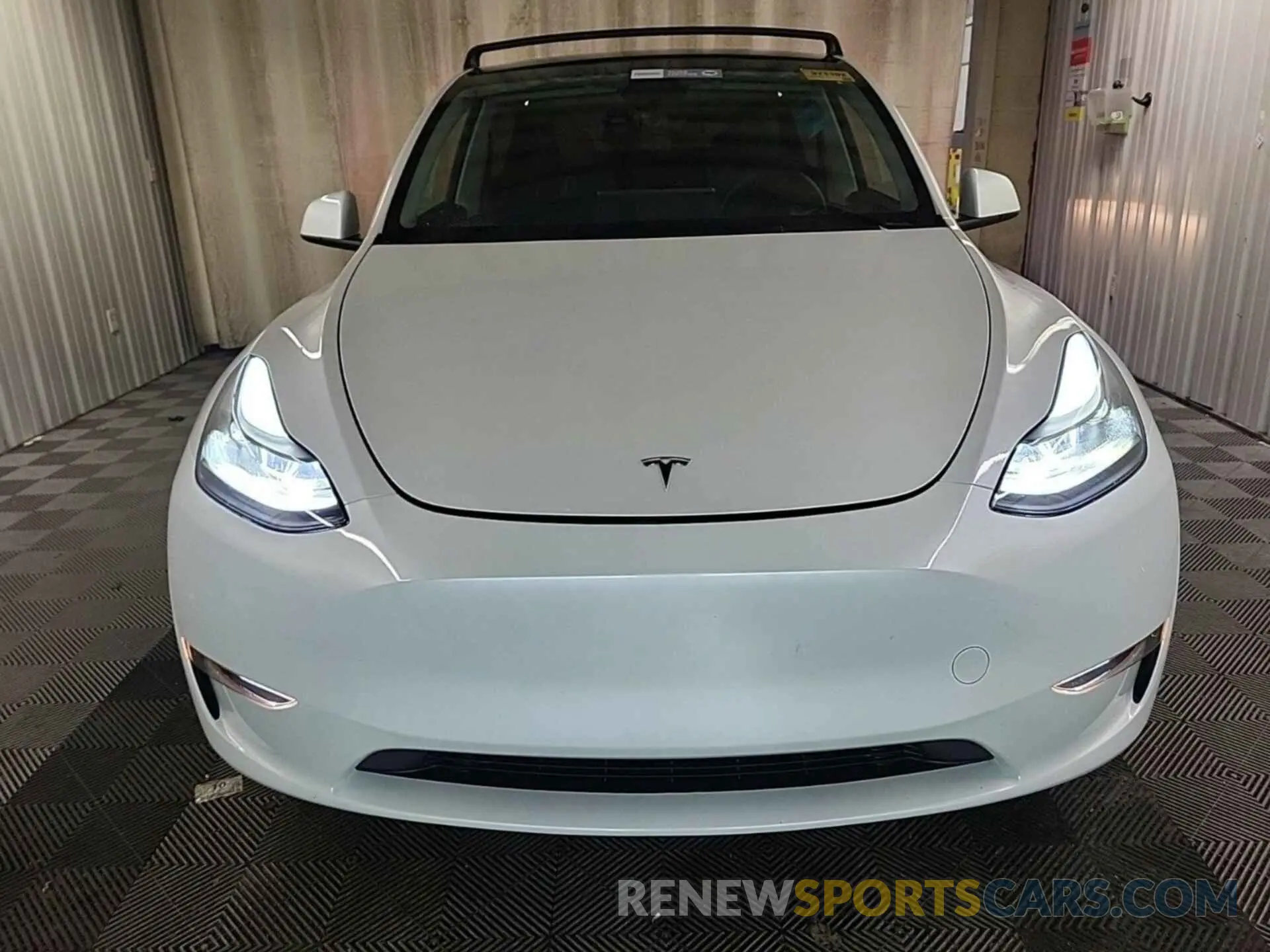 19 Photograph of a damaged car 7SAYGDEE6PF764900 TESLA MODEL Y 2023