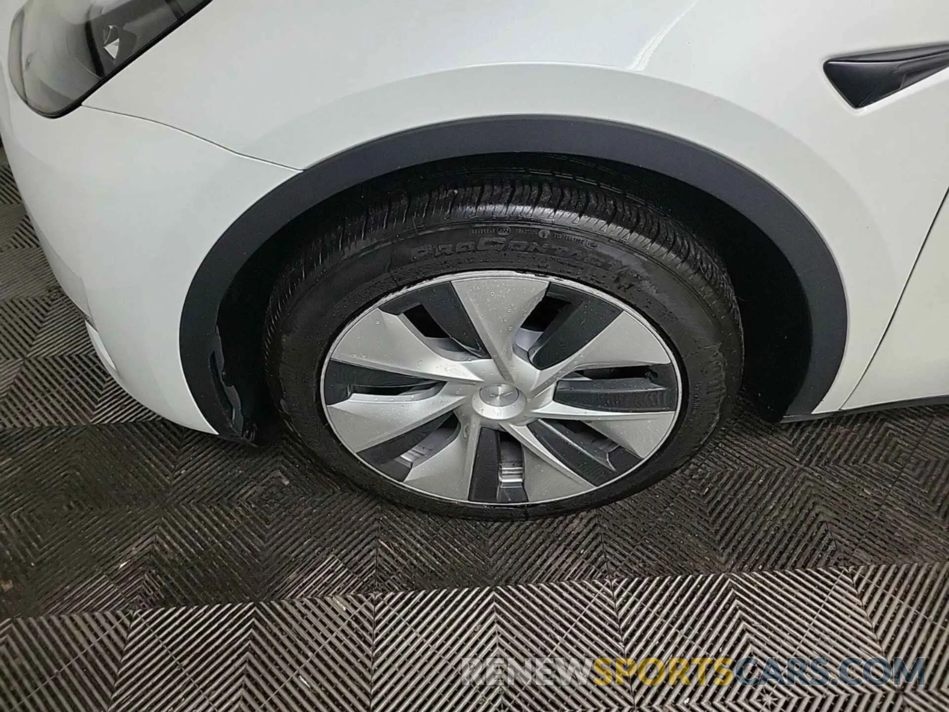 5 Photograph of a damaged car 7SAYGDEE6PF764900 TESLA MODEL Y 2023