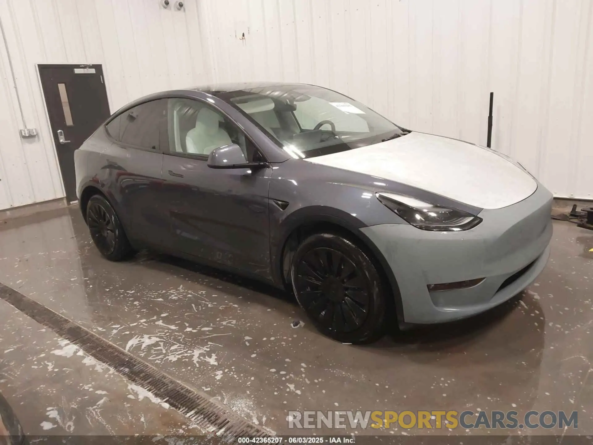 1 Photograph of a damaged car 7SAYGDEE6PF810984 TESLA MODEL Y 2023