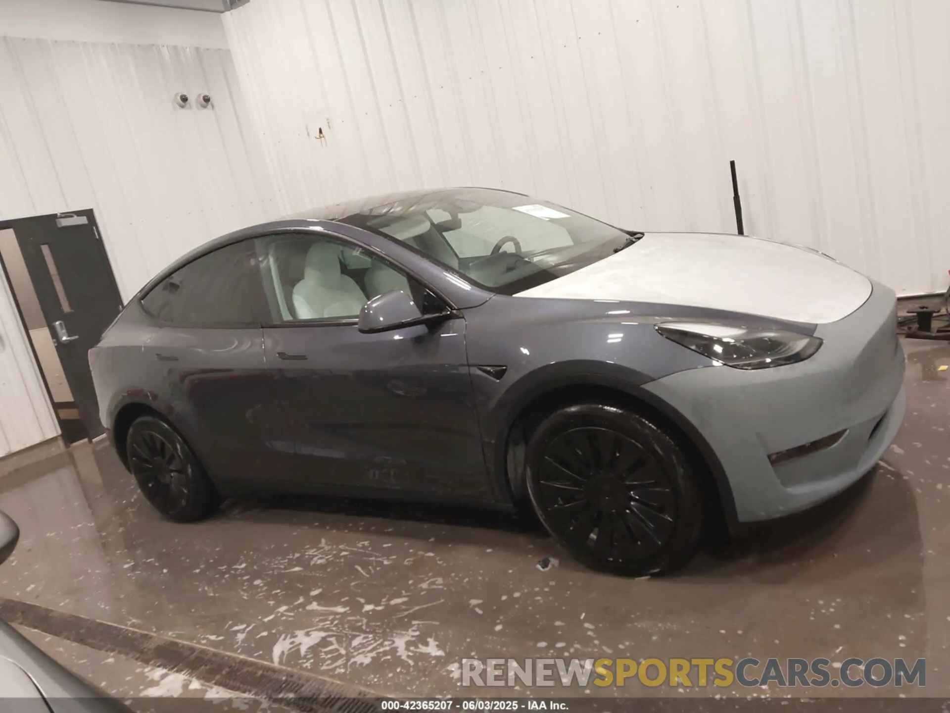 14 Photograph of a damaged car 7SAYGDEE6PF810984 TESLA MODEL Y 2023