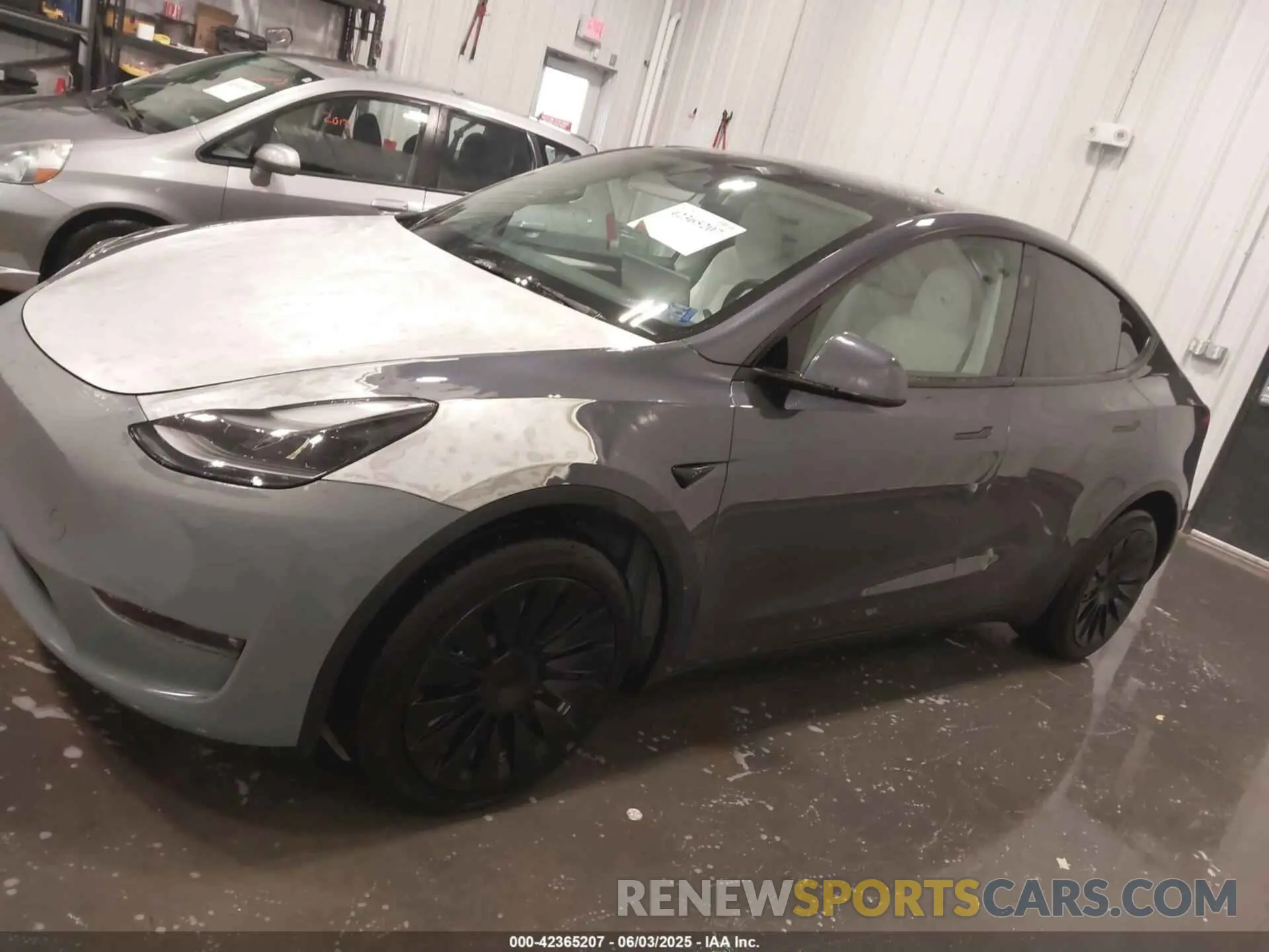 15 Photograph of a damaged car 7SAYGDEE6PF810984 TESLA MODEL Y 2023