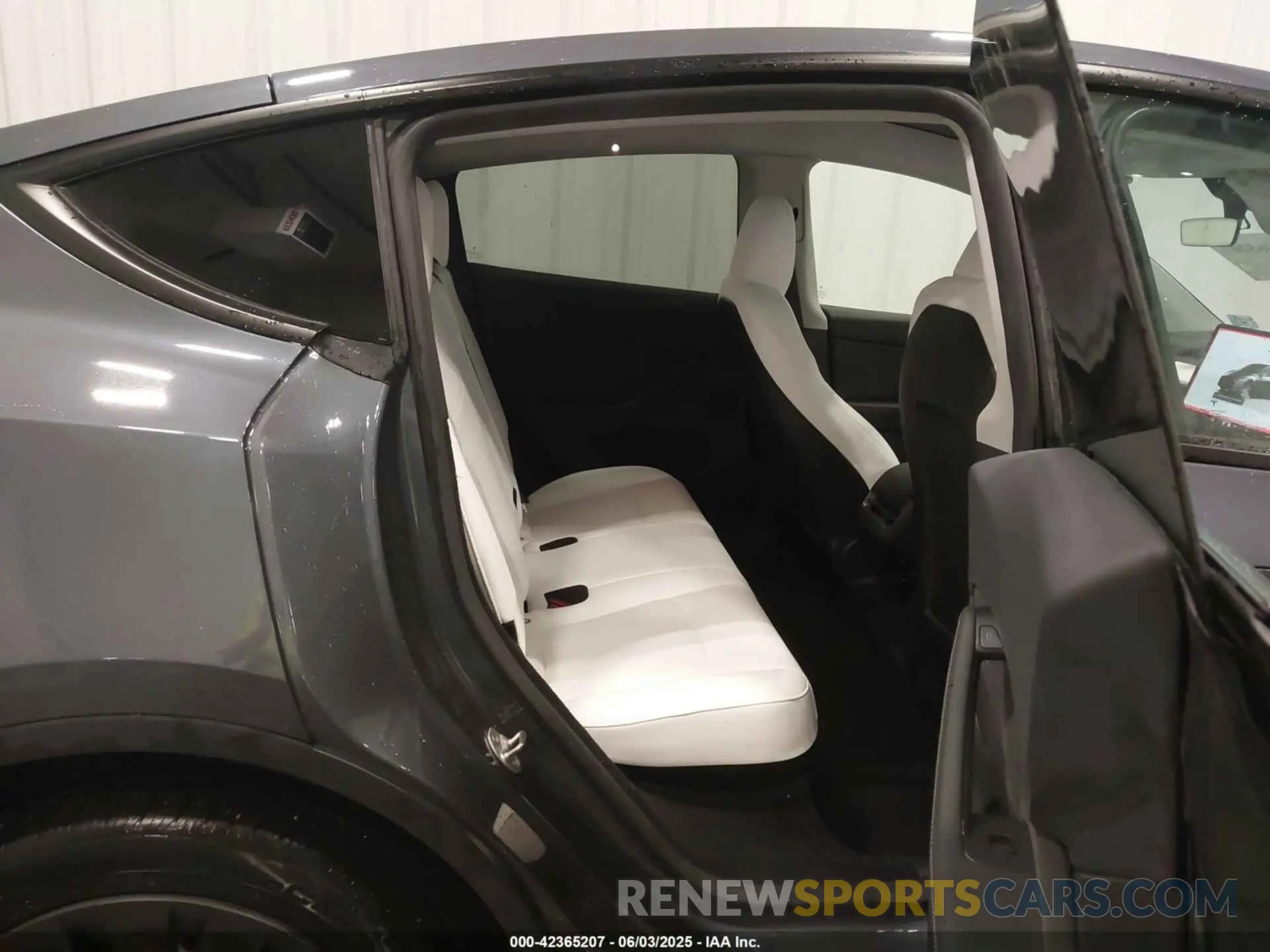 8 Photograph of a damaged car 7SAYGDEE6PF810984 TESLA MODEL Y 2023