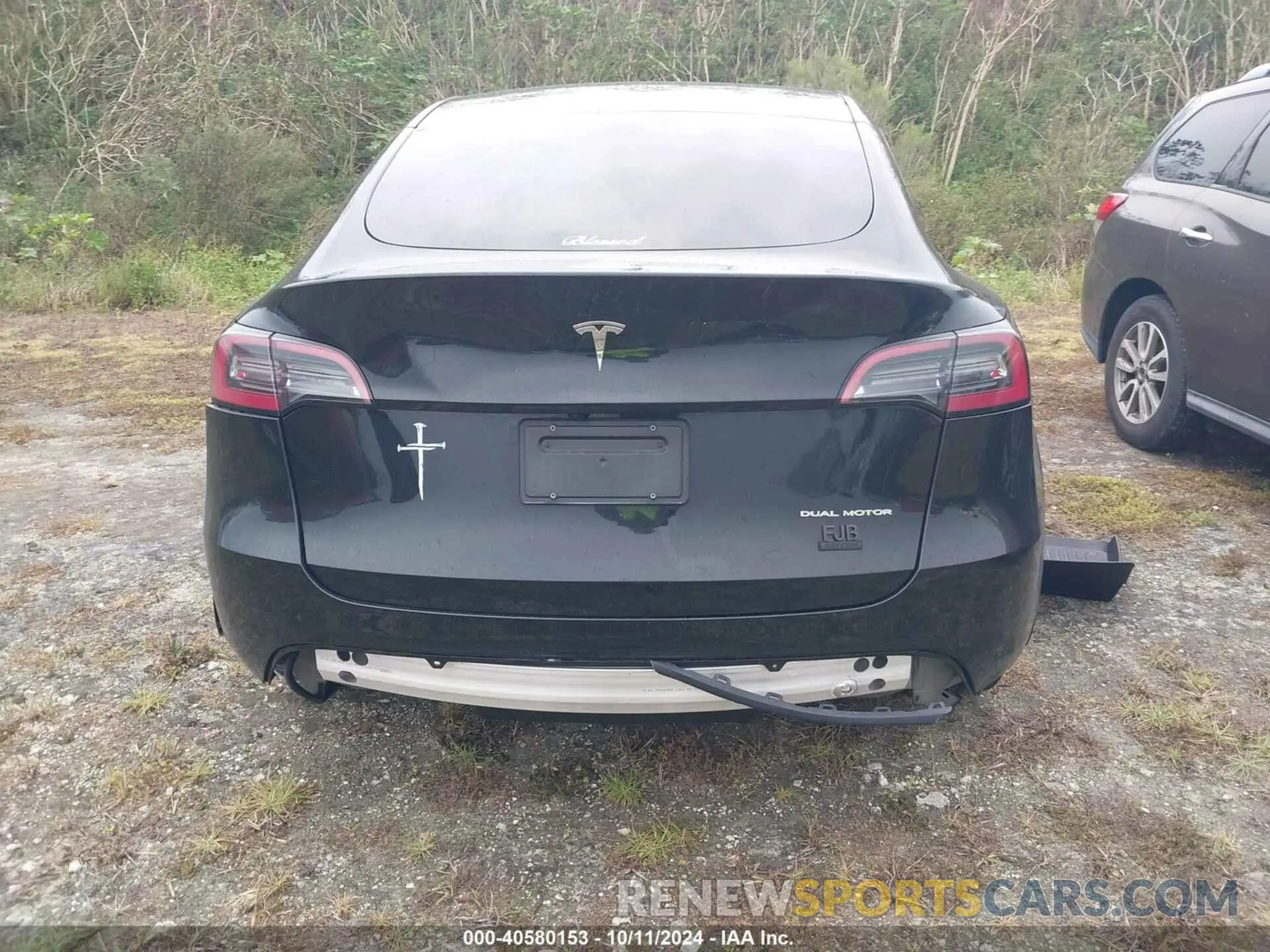 17 Photograph of a damaged car 7SAYGDEE6PF839028 TESLA MODEL Y 2023