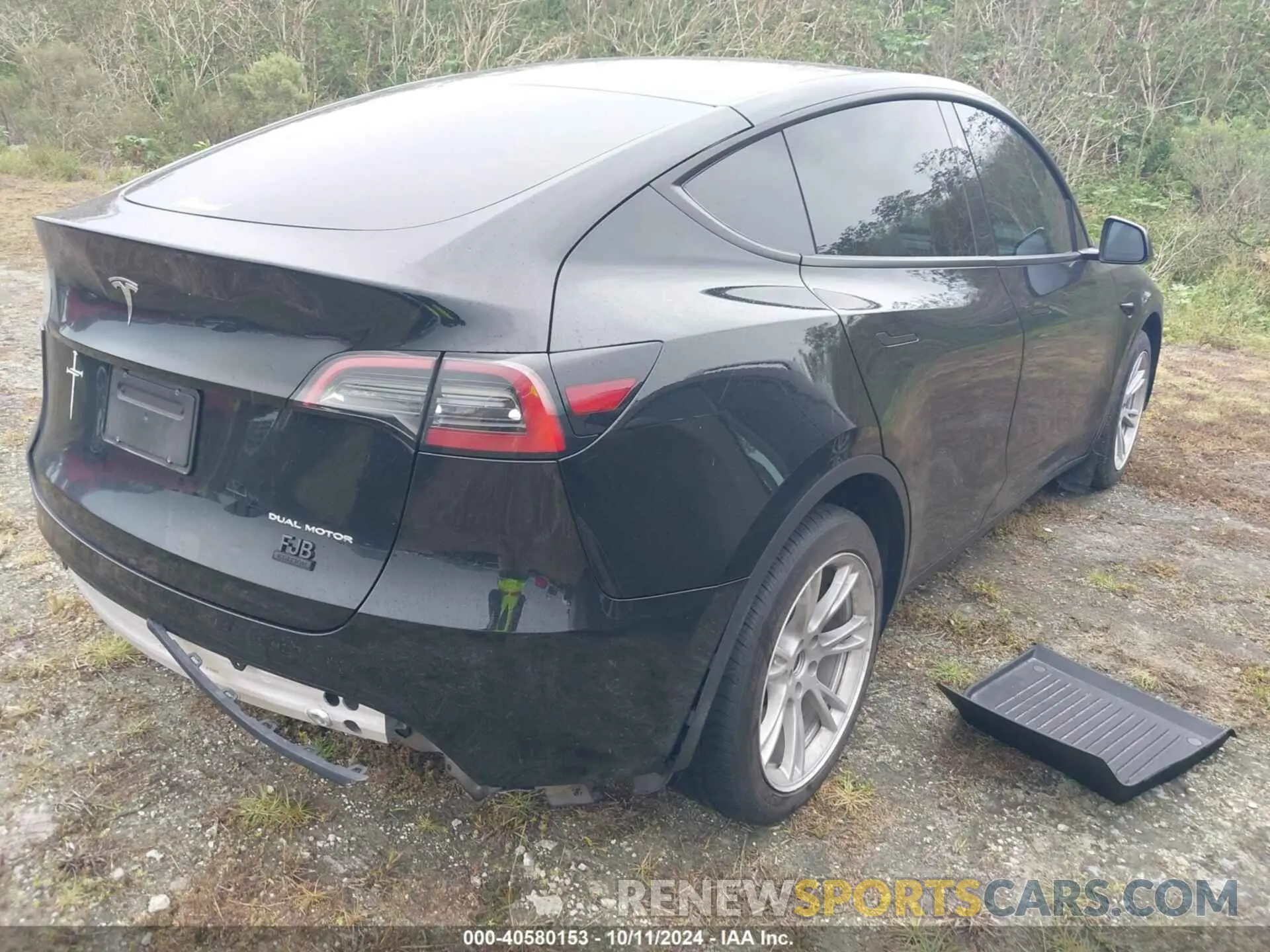 4 Photograph of a damaged car 7SAYGDEE6PF839028 TESLA MODEL Y 2023