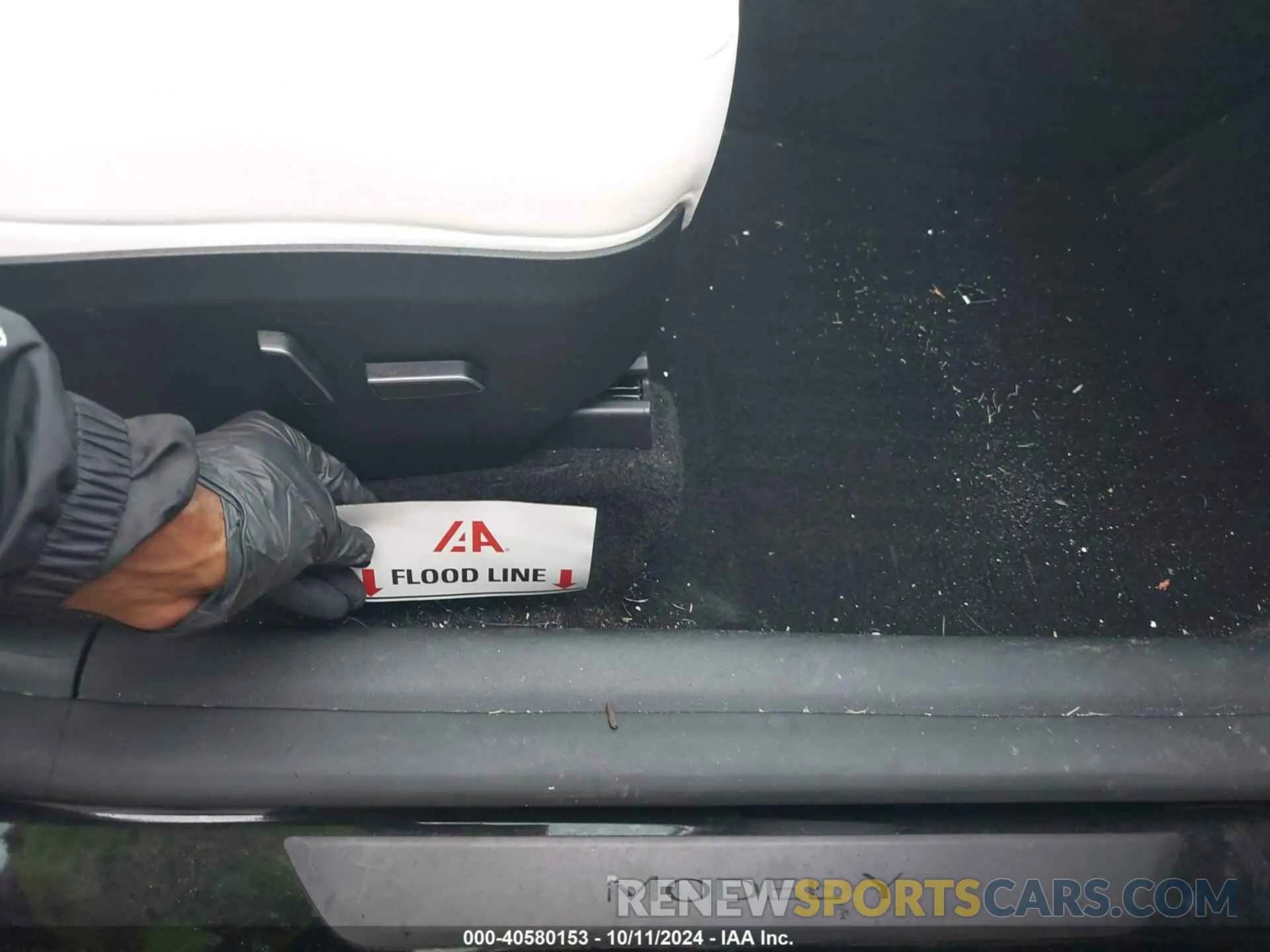 8 Photograph of a damaged car 7SAYGDEE6PF839028 TESLA MODEL Y 2023