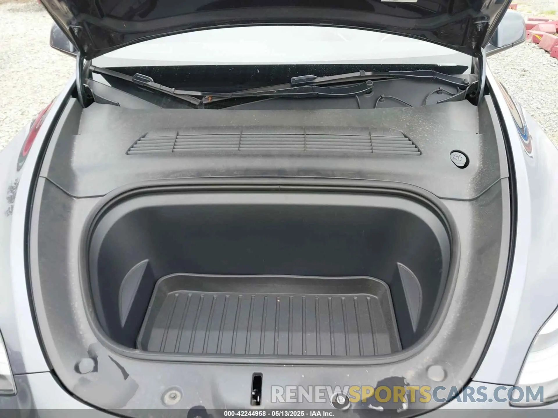 10 Photograph of a damaged car 7SAYGDEE6PF844200 TESLA MODEL Y 2023
