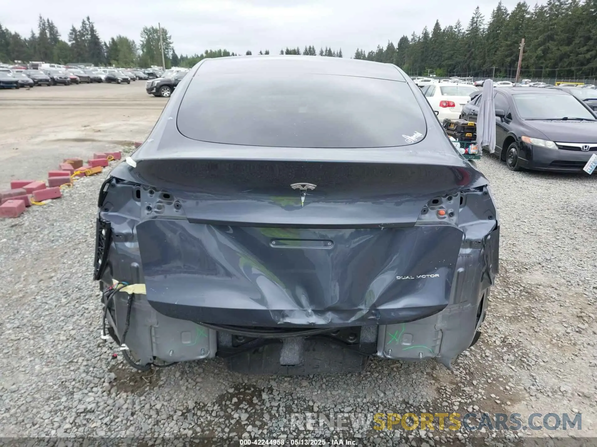 17 Photograph of a damaged car 7SAYGDEE6PF844200 TESLA MODEL Y 2023