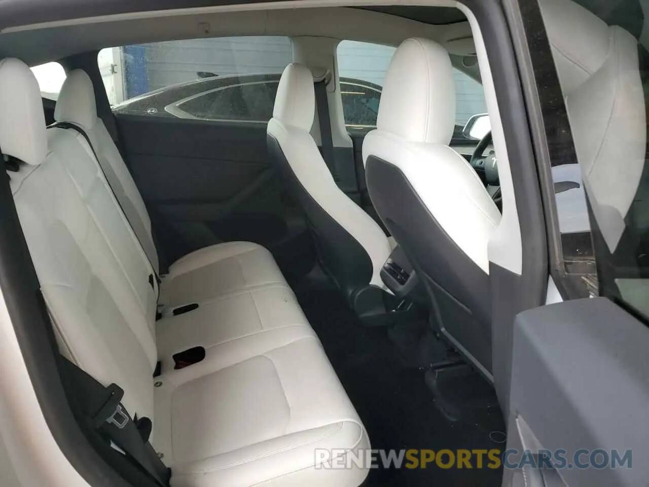 10 Photograph of a damaged car 7SAYGDEE6PF858274 TESLA MODEL Y 2023