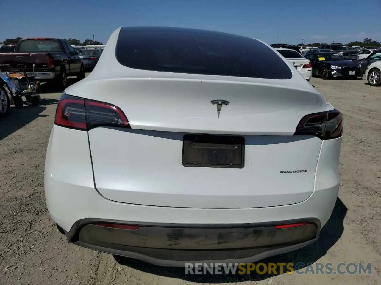 6 Photograph of a damaged car 7SAYGDEE6PF873860 TESLA MODEL Y 2023