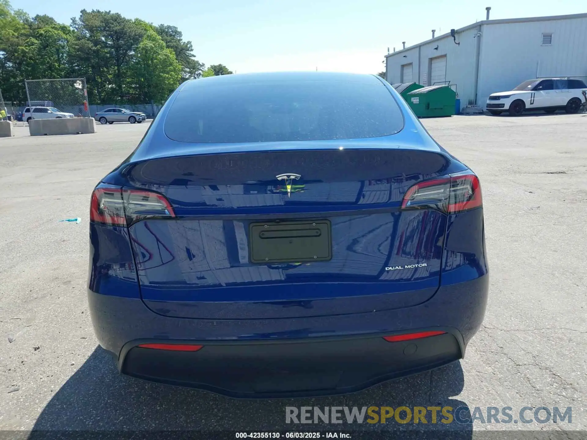 17 Photograph of a damaged car 7SAYGDEE6PF876399 TESLA MODEL Y 2023
