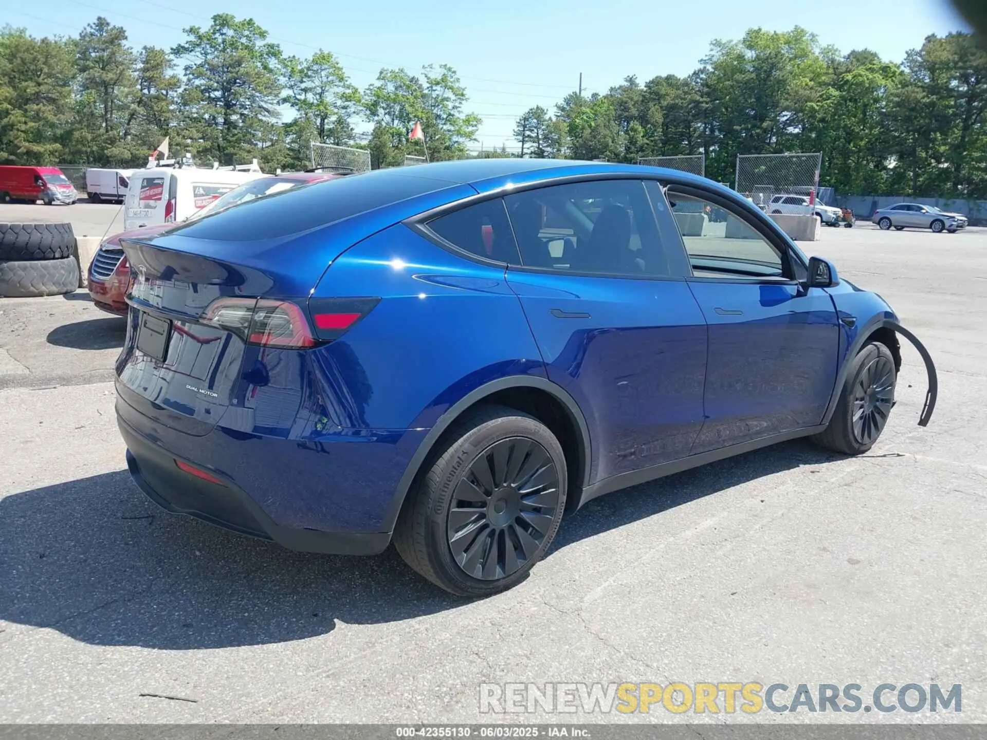 4 Photograph of a damaged car 7SAYGDEE6PF876399 TESLA MODEL Y 2023