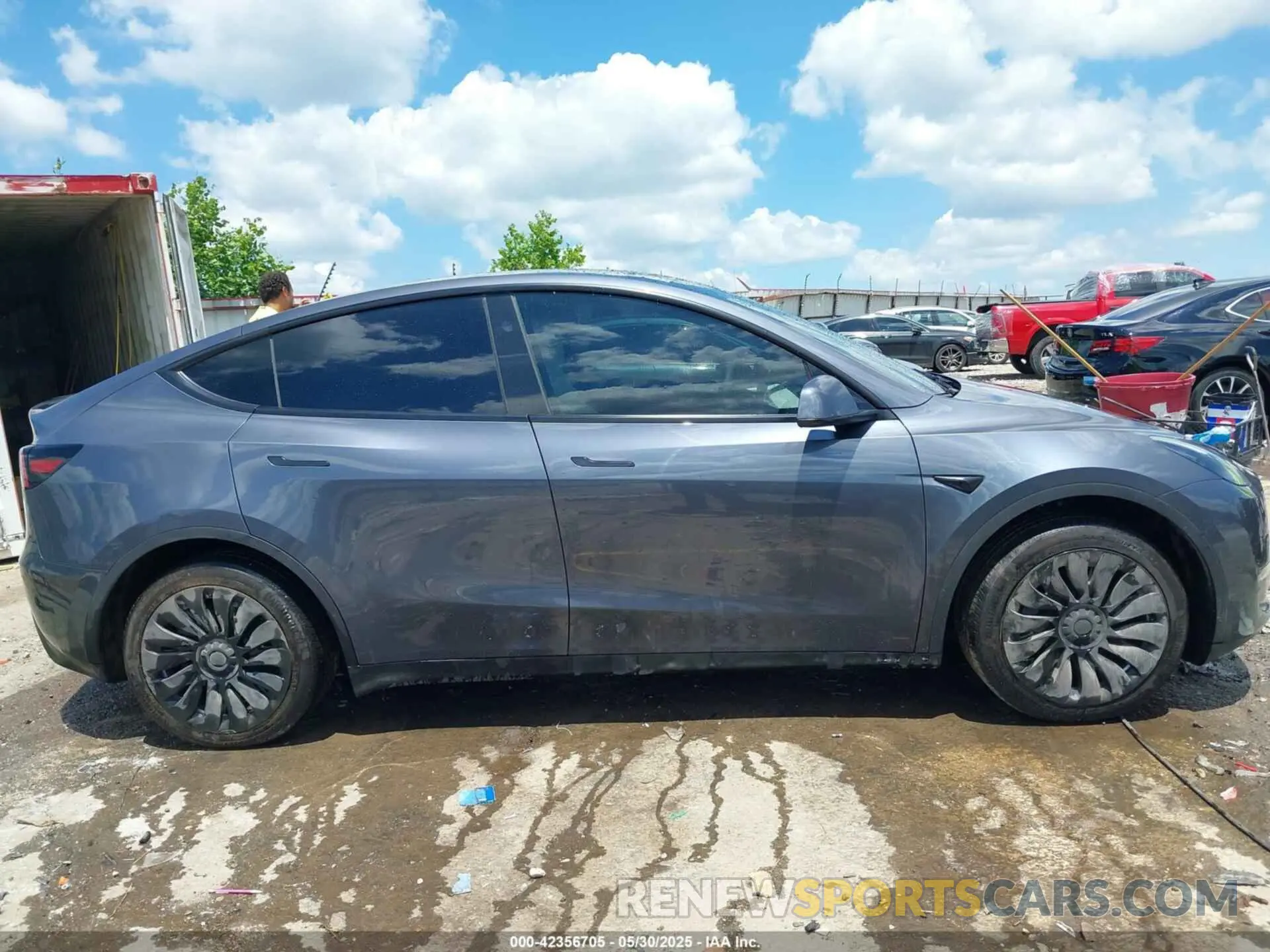 13 Photograph of a damaged car 7SAYGDEE6PF892439 TESLA MODEL Y 2023