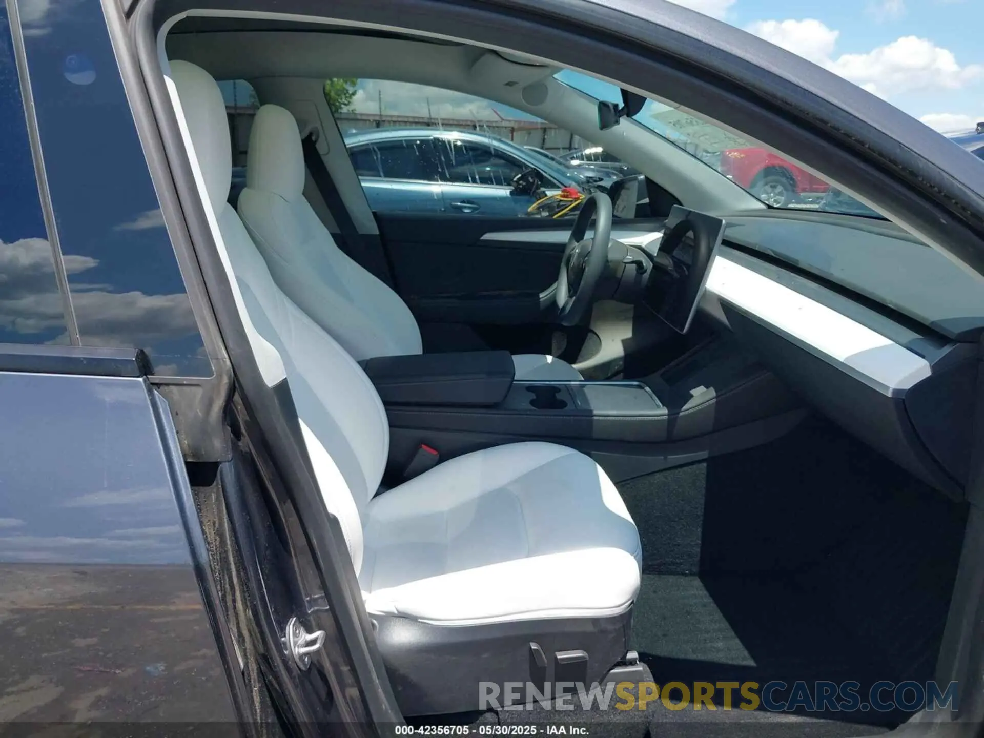 5 Photograph of a damaged car 7SAYGDEE6PF892439 TESLA MODEL Y 2023