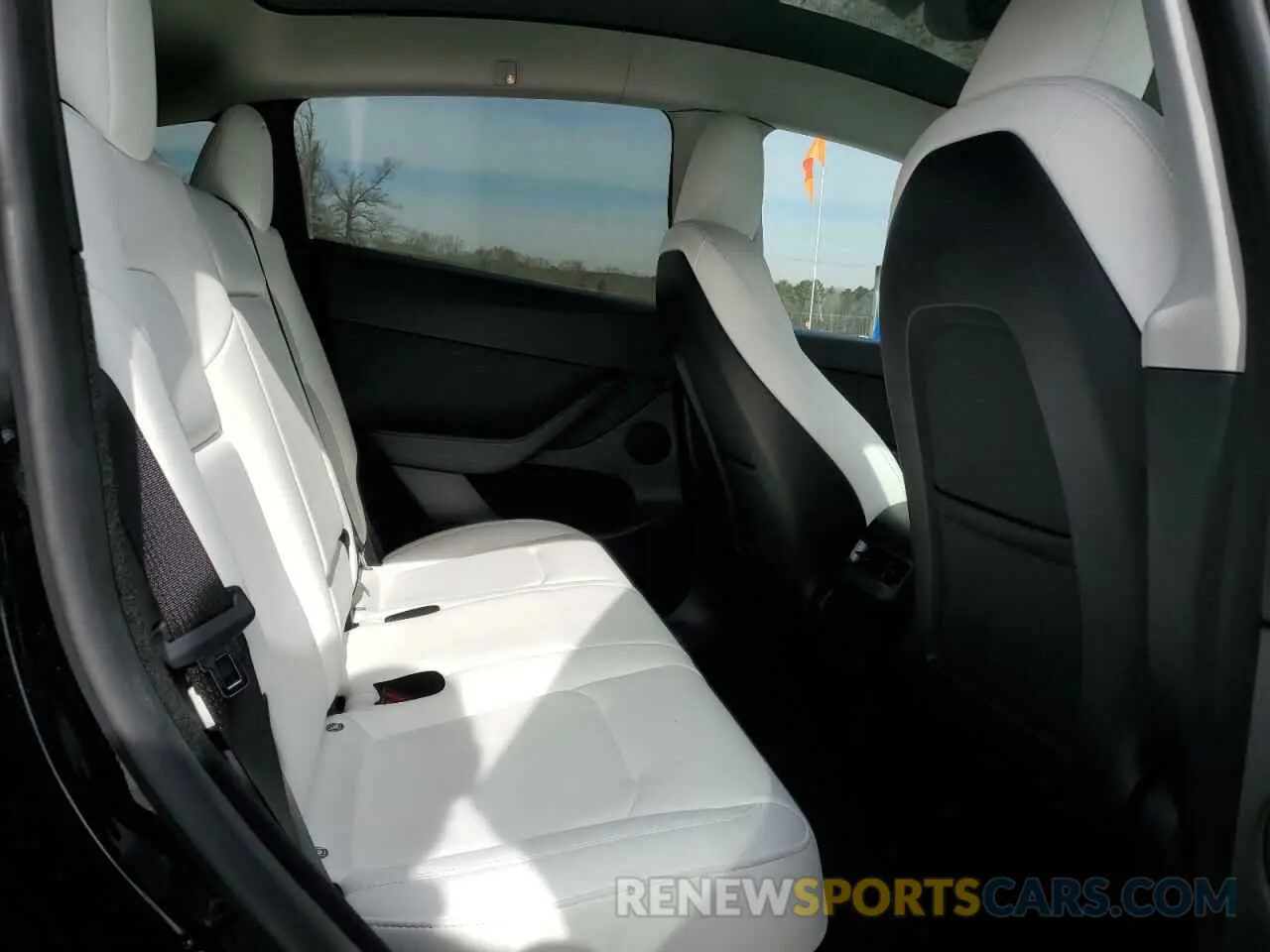 10 Photograph of a damaged car 7SAYGDEE6PF893431 TESLA MODEL Y 2023