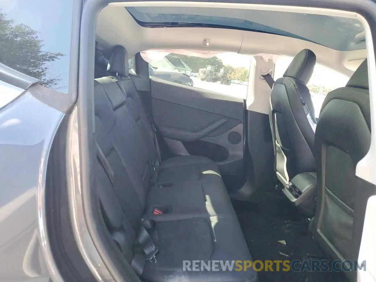 10 Photograph of a damaged car 7SAYGDEE6PF896023 TESLA MODEL Y 2023