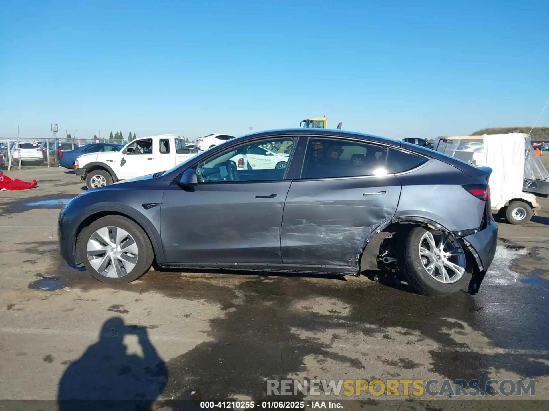 14 Photograph of a damaged car 7SAYGDEE6PF979984 TESLA MODEL Y 2023