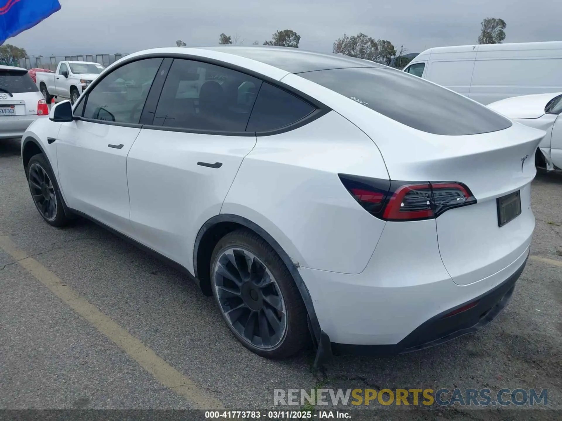 3 Photograph of a damaged car 7SAYGDEE7PA023295 TESLA MODEL Y 2023