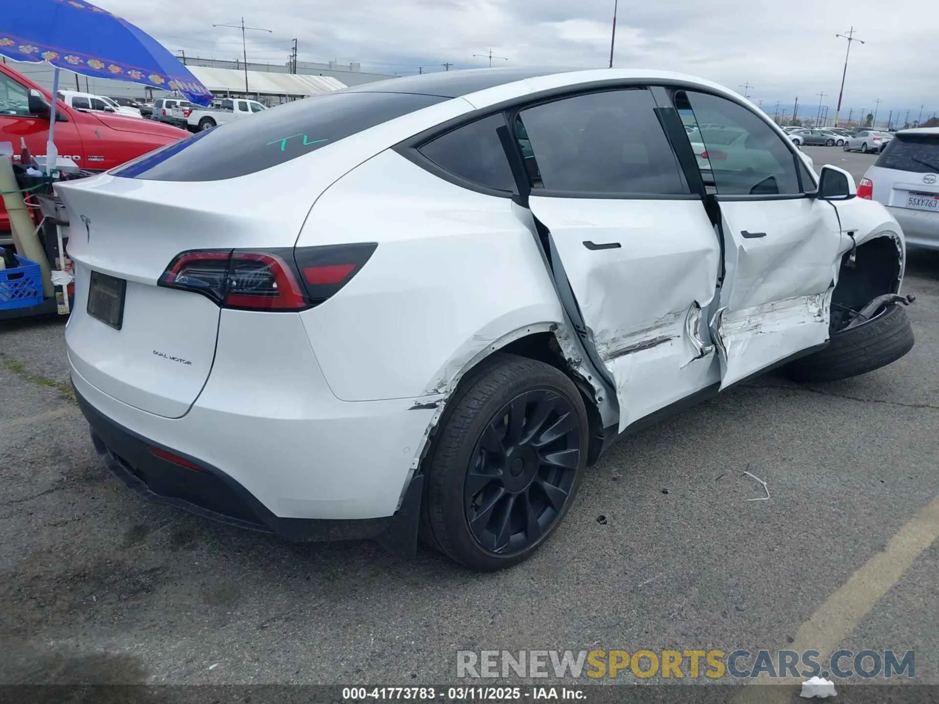 4 Photograph of a damaged car 7SAYGDEE7PA023295 TESLA MODEL Y 2023