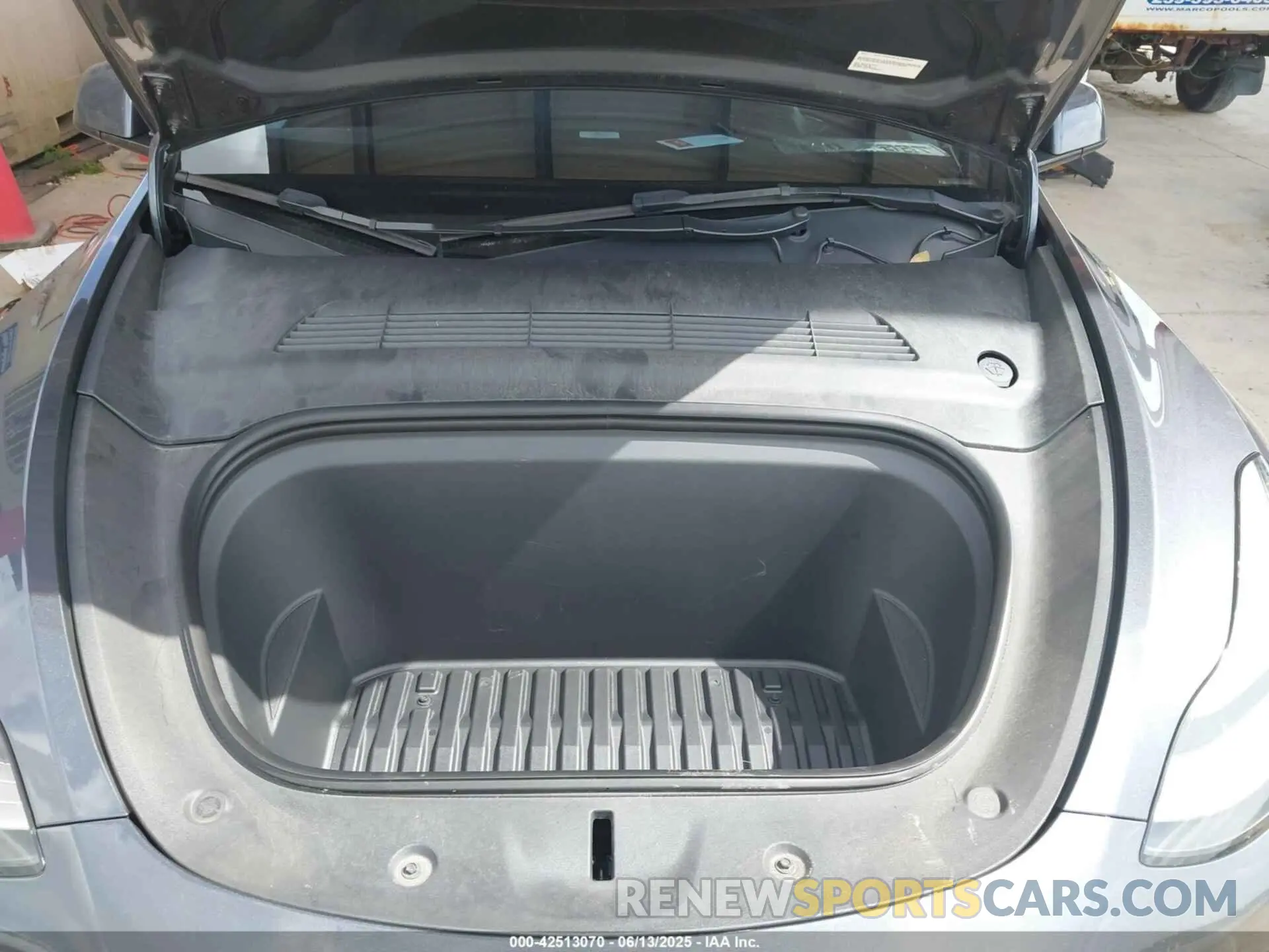 10 Photograph of a damaged car 7SAYGDEE7PA037763 TESLA MODEL Y 2023