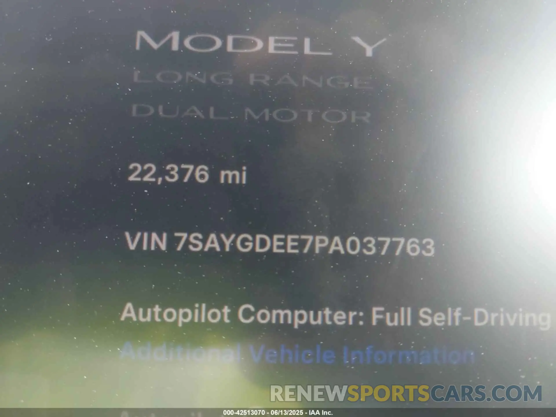 15 Photograph of a damaged car 7SAYGDEE7PA037763 TESLA MODEL Y 2023