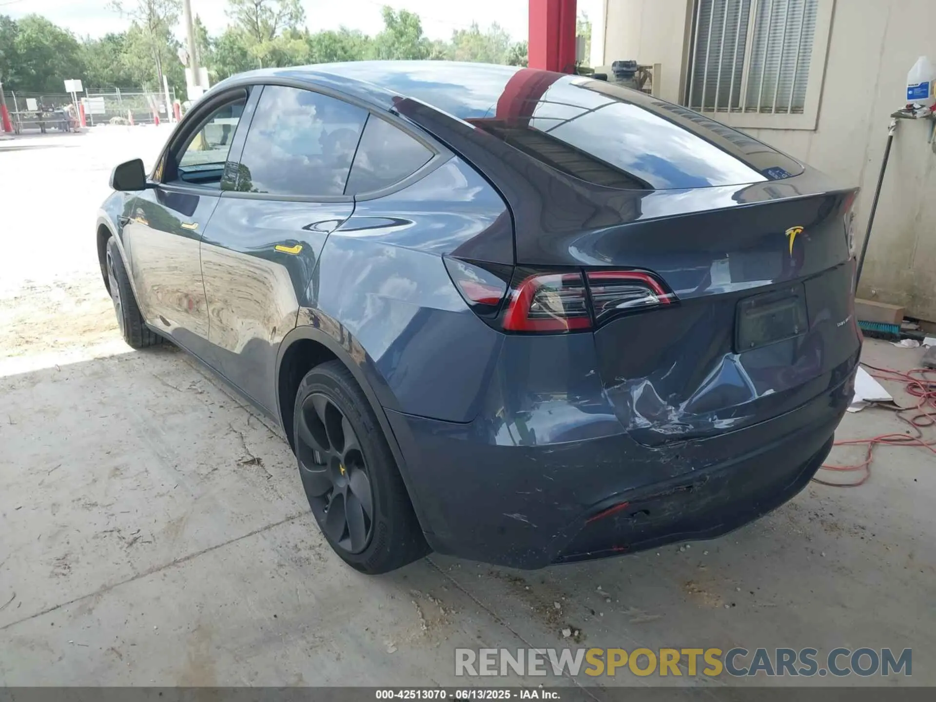 3 Photograph of a damaged car 7SAYGDEE7PA037763 TESLA MODEL Y 2023