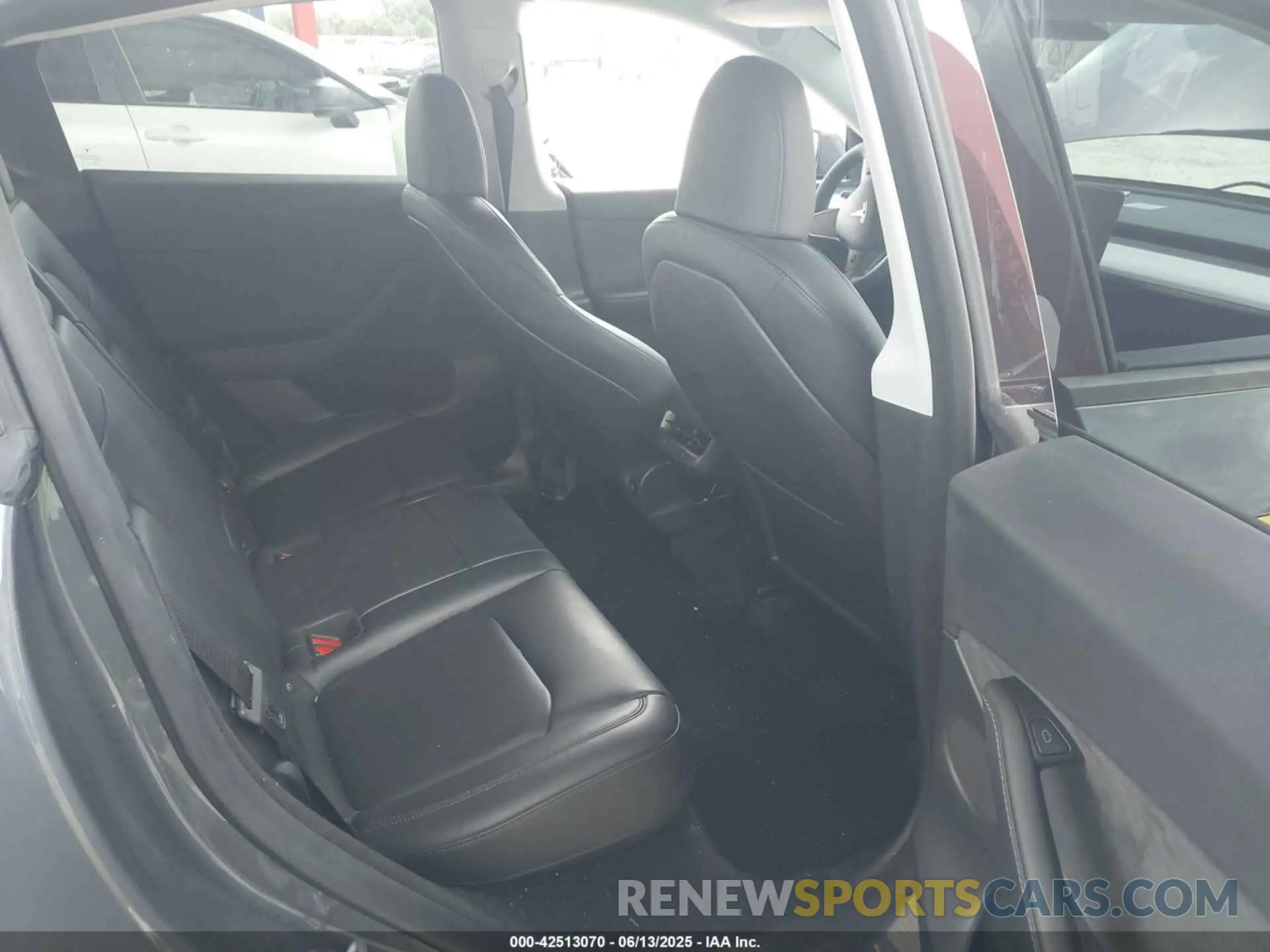 8 Photograph of a damaged car 7SAYGDEE7PA037763 TESLA MODEL Y 2023