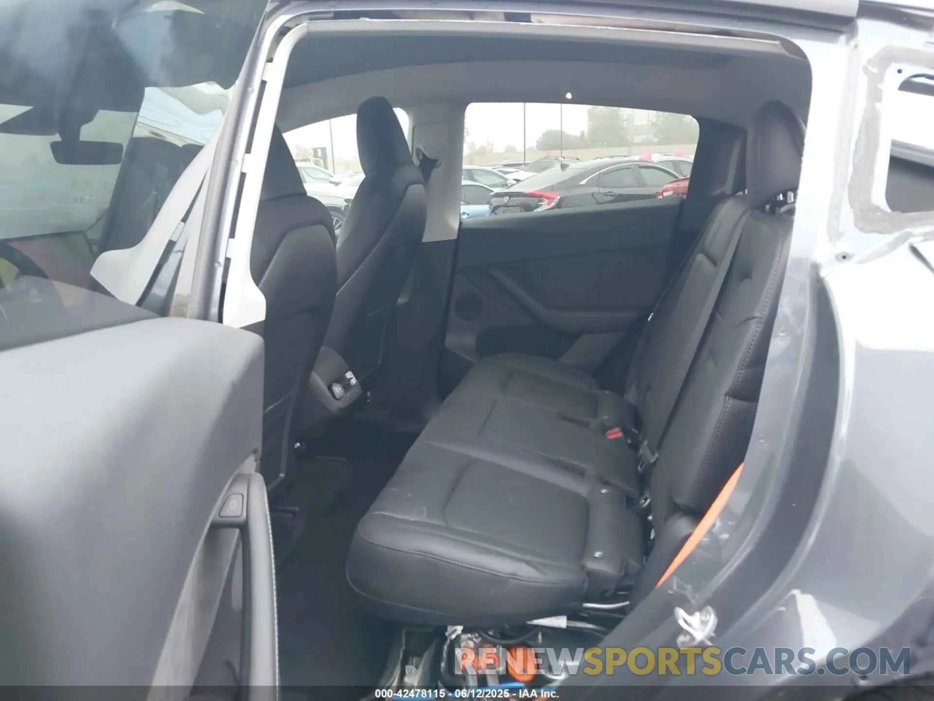 8 Photograph of a damaged car 7SAYGDEE7PA058919 TESLA MODEL Y 2023