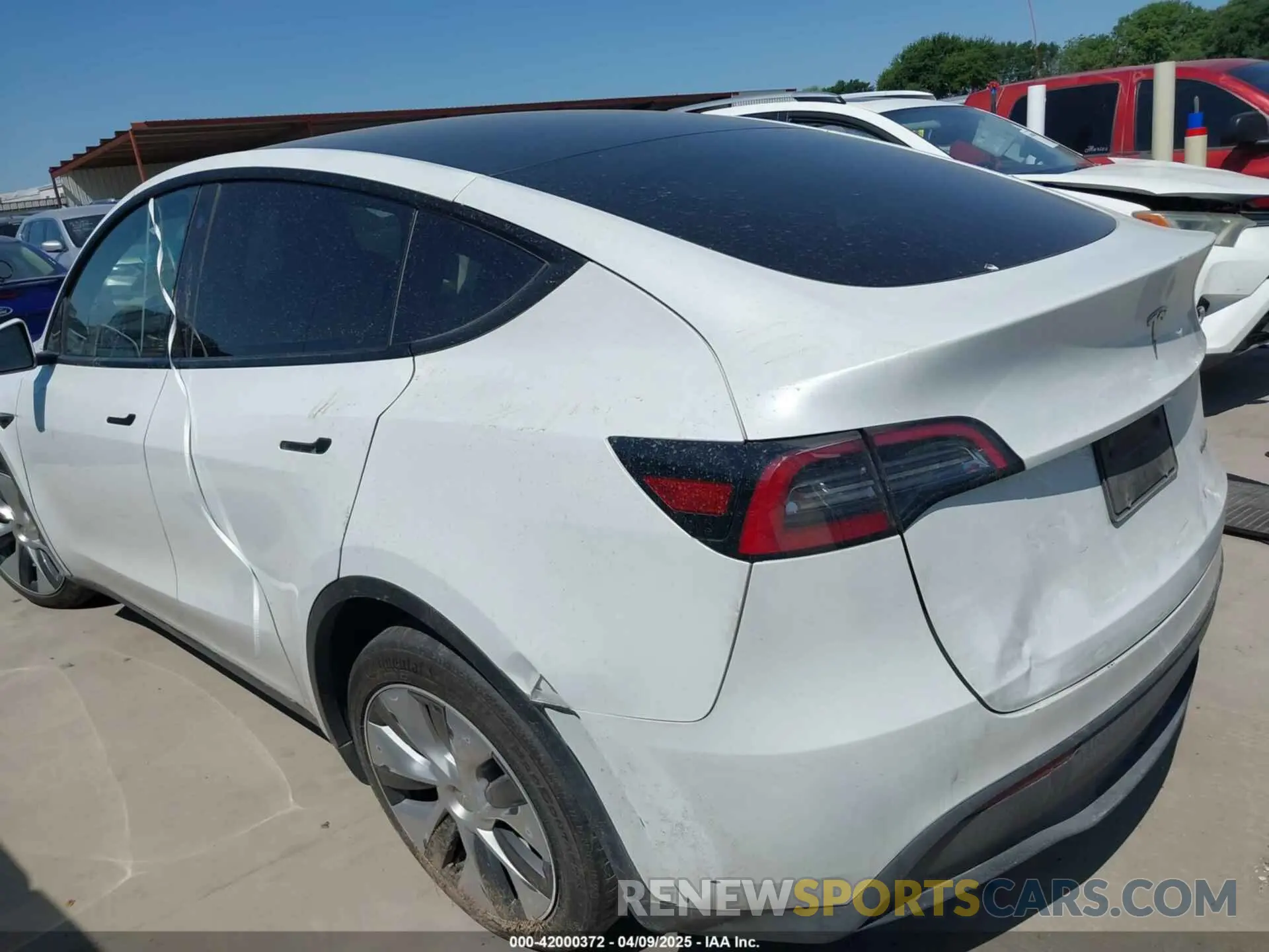 14 Photograph of a damaged car 7SAYGDEE7PA062551 TESLA MODEL Y 2023