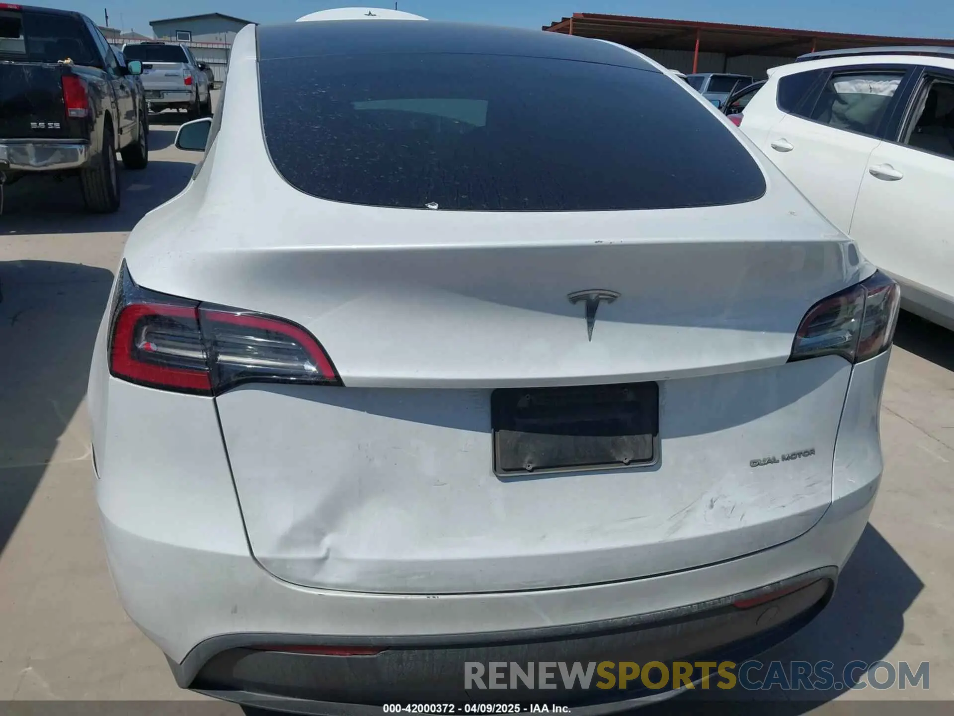 16 Photograph of a damaged car 7SAYGDEE7PA062551 TESLA MODEL Y 2023