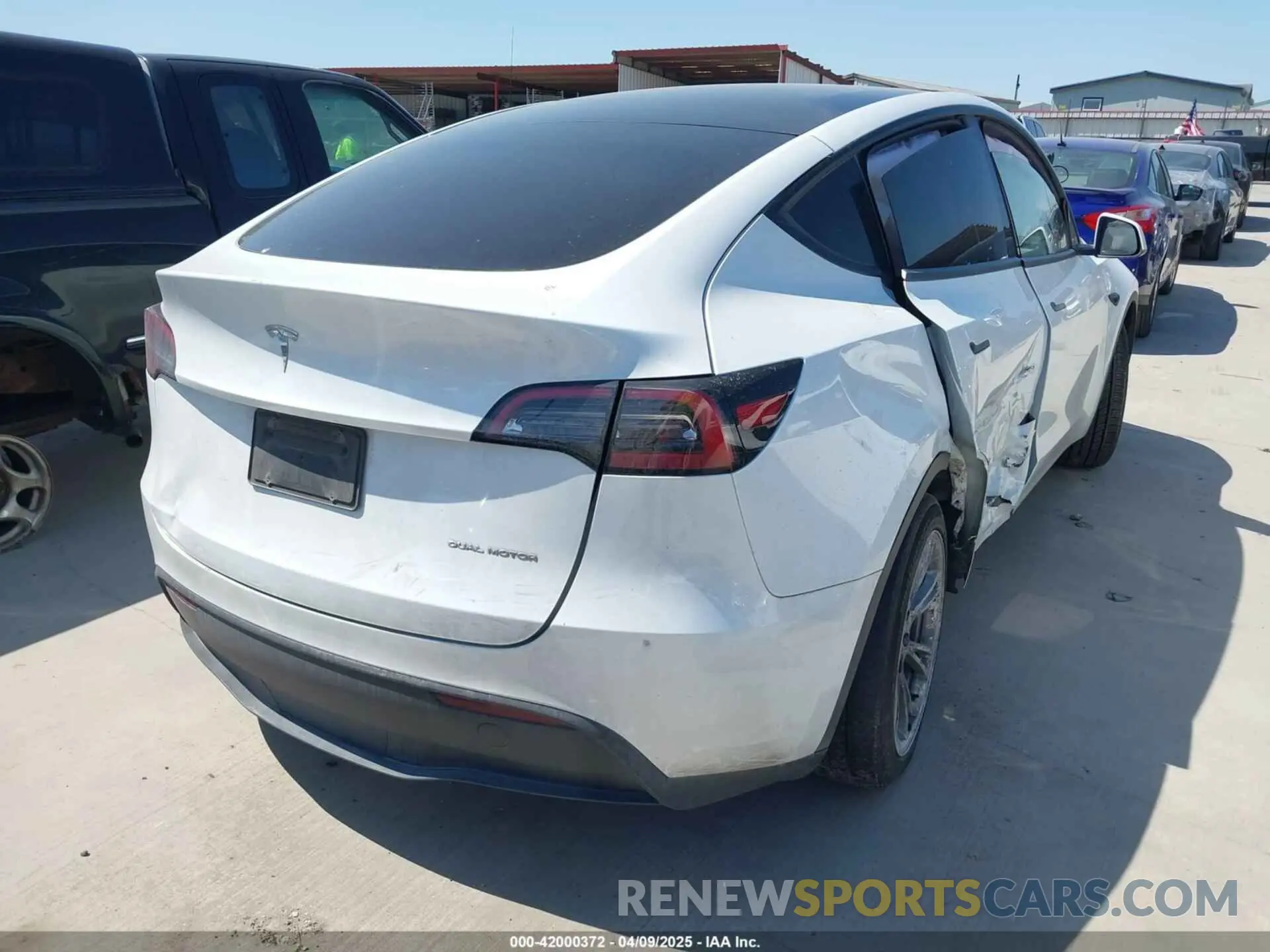 4 Photograph of a damaged car 7SAYGDEE7PA062551 TESLA MODEL Y 2023