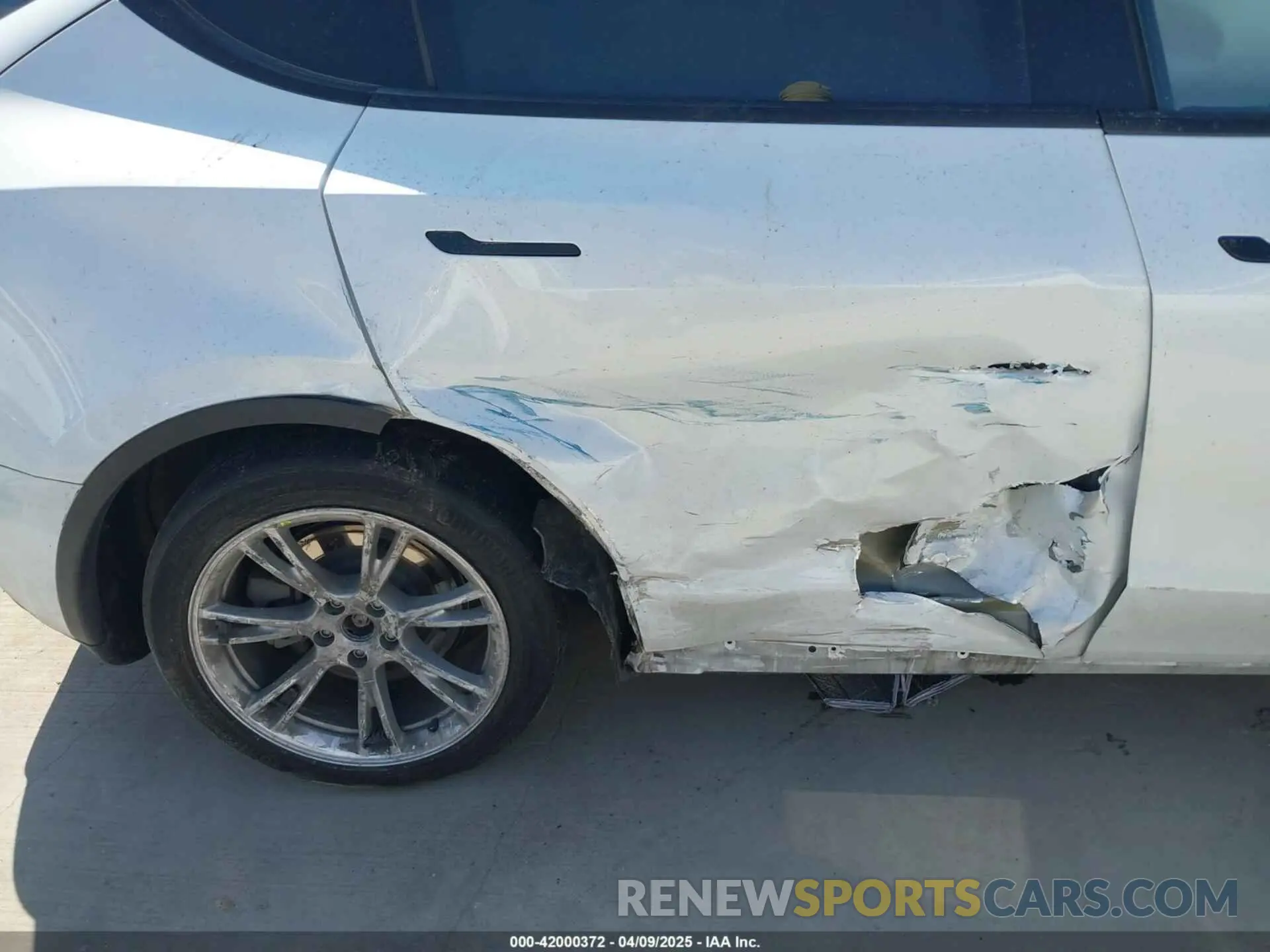 6 Photograph of a damaged car 7SAYGDEE7PA062551 TESLA MODEL Y 2023