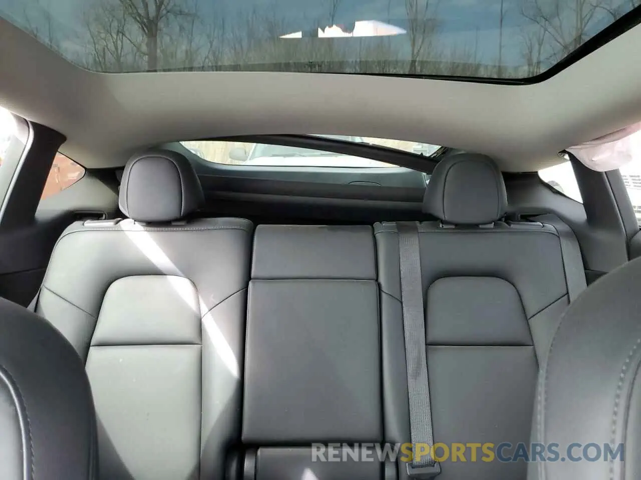 10 Photograph of a damaged car 7SAYGDEE7PA079740 TESLA MODEL Y 2023