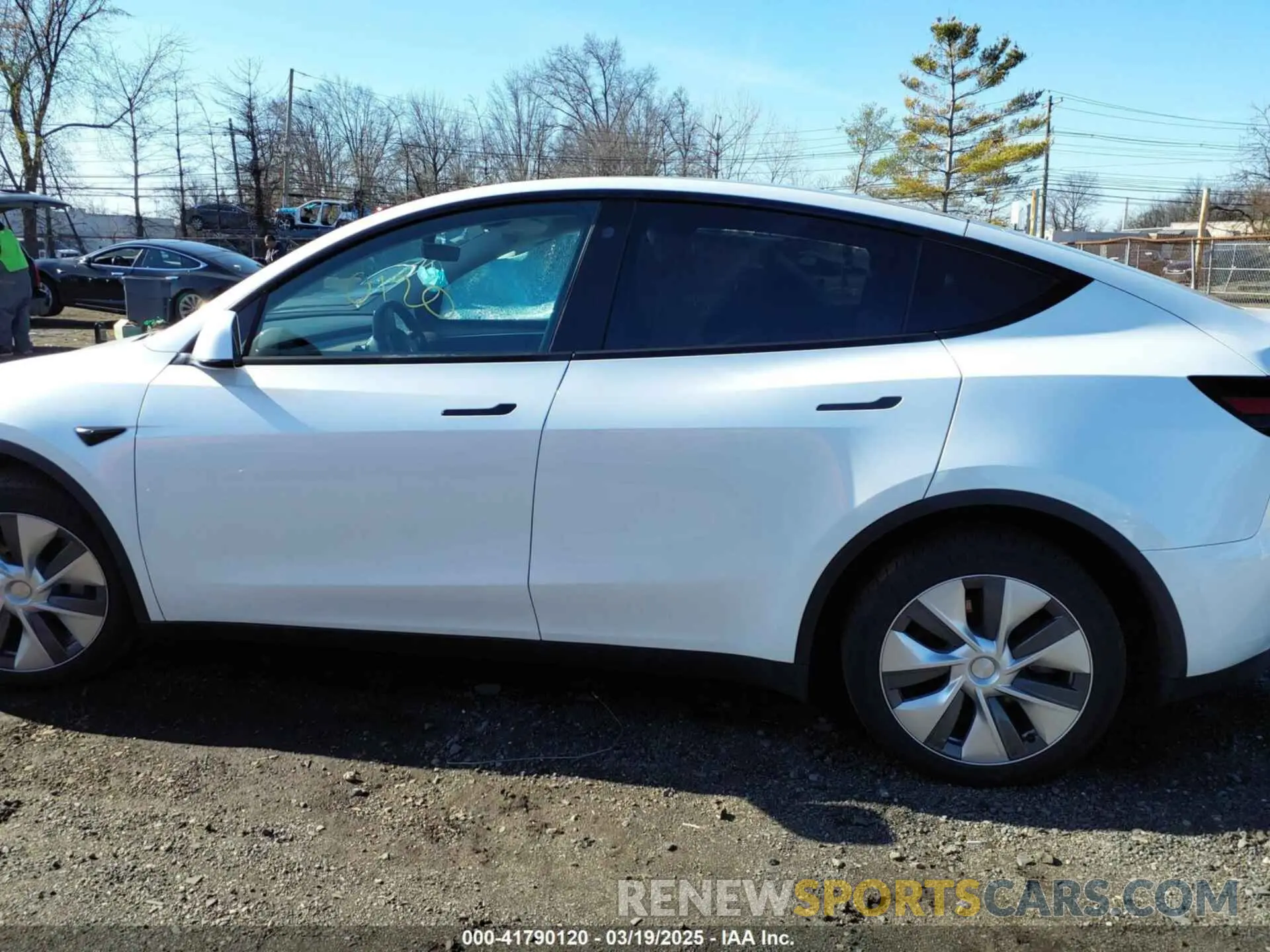 14 Photograph of a damaged car 7SAYGDEE7PA082976 TESLA MODEL Y 2023