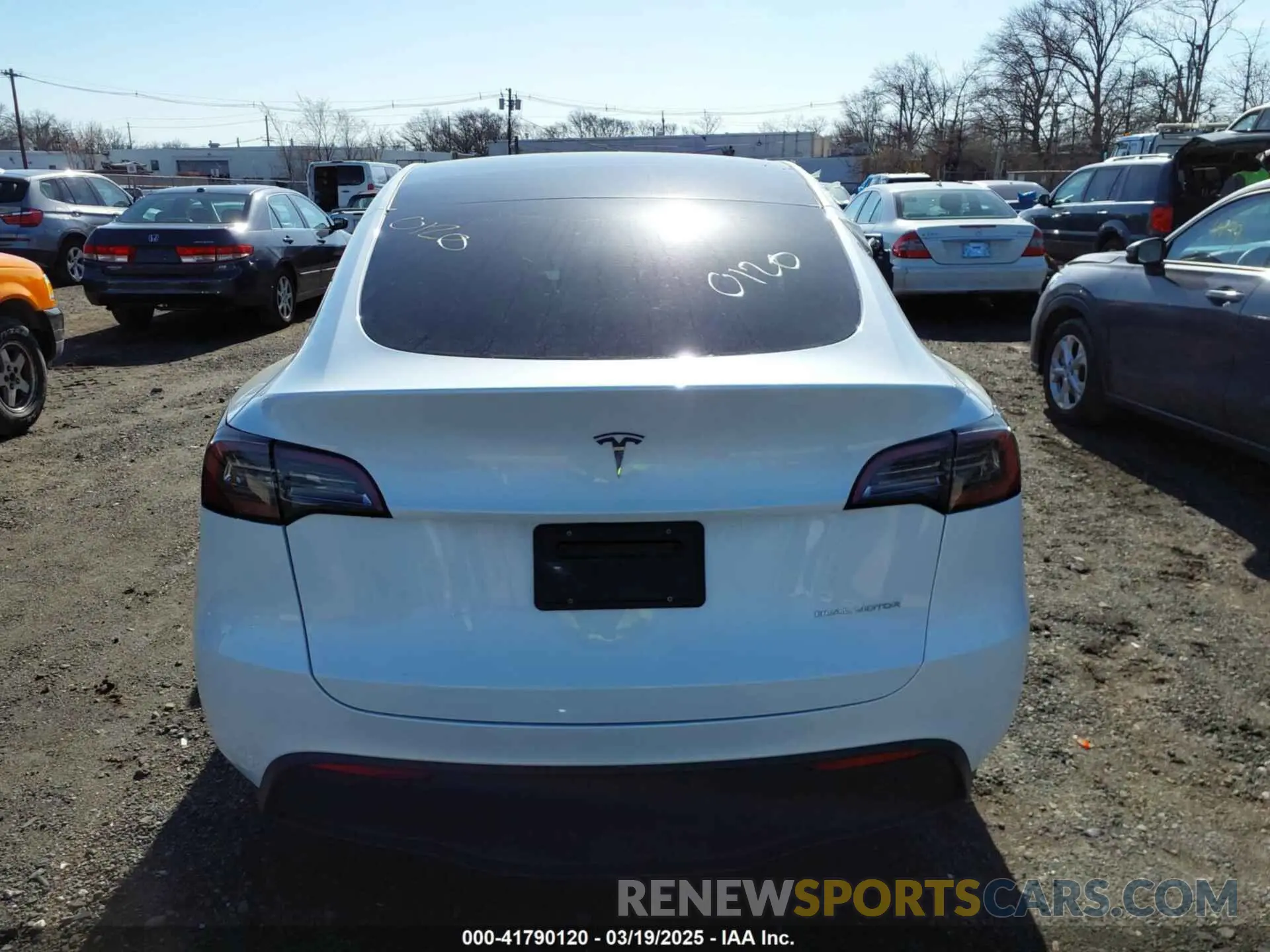 16 Photograph of a damaged car 7SAYGDEE7PA082976 TESLA MODEL Y 2023