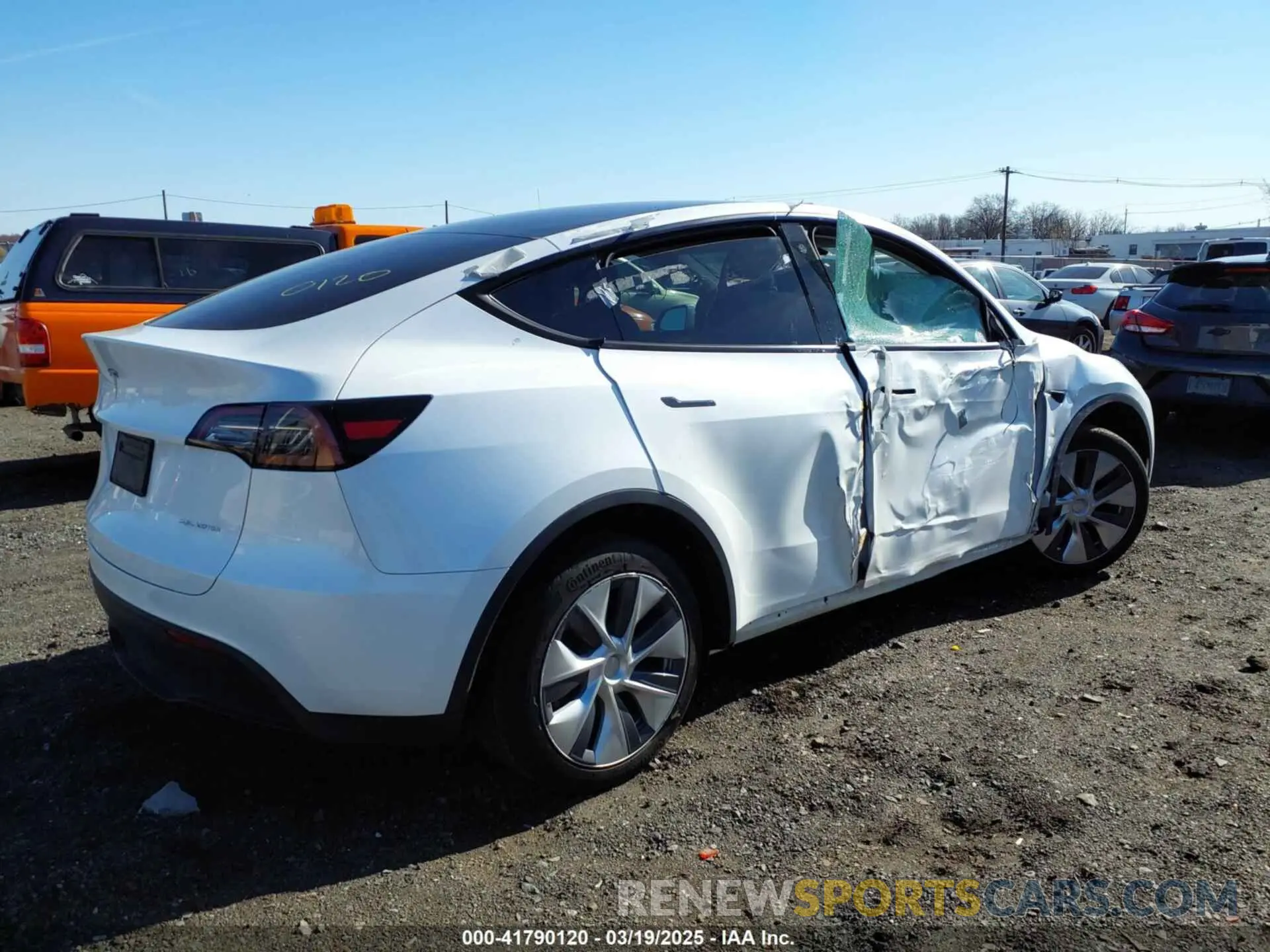 4 Photograph of a damaged car 7SAYGDEE7PA082976 TESLA MODEL Y 2023
