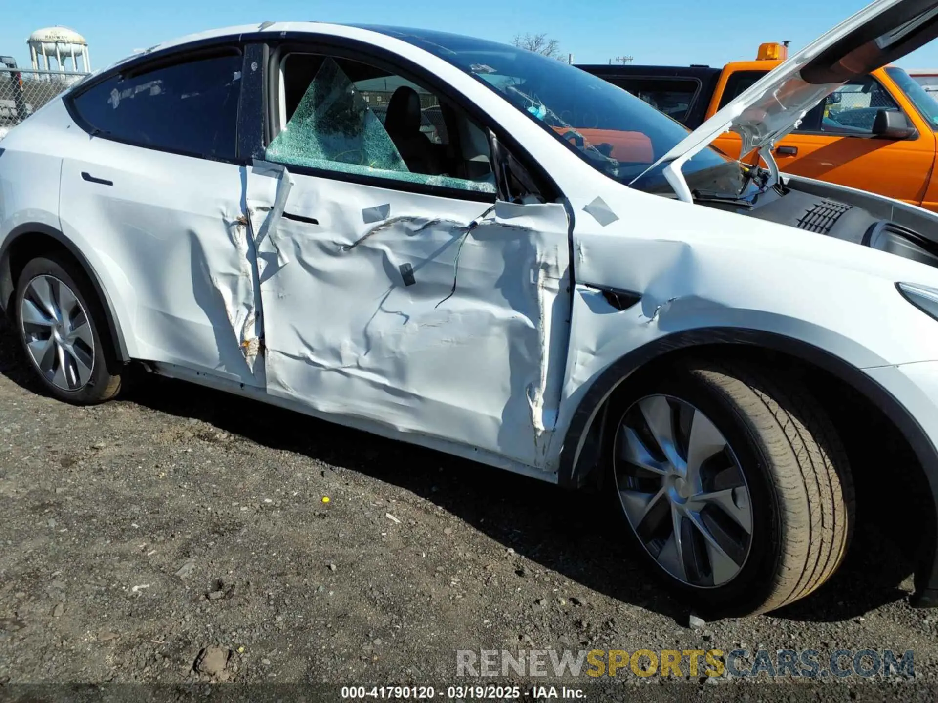 6 Photograph of a damaged car 7SAYGDEE7PA082976 TESLA MODEL Y 2023
