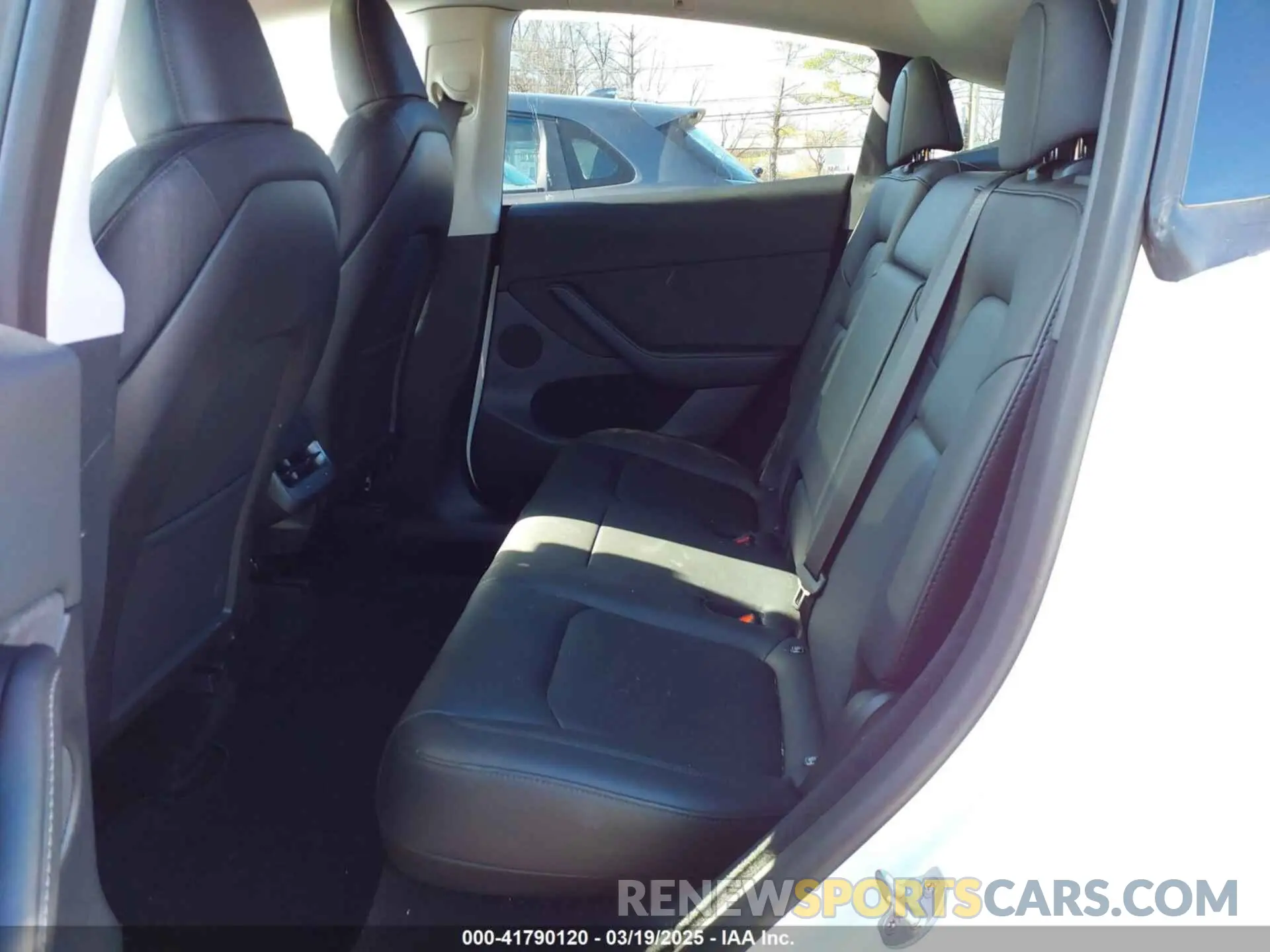 8 Photograph of a damaged car 7SAYGDEE7PA082976 TESLA MODEL Y 2023