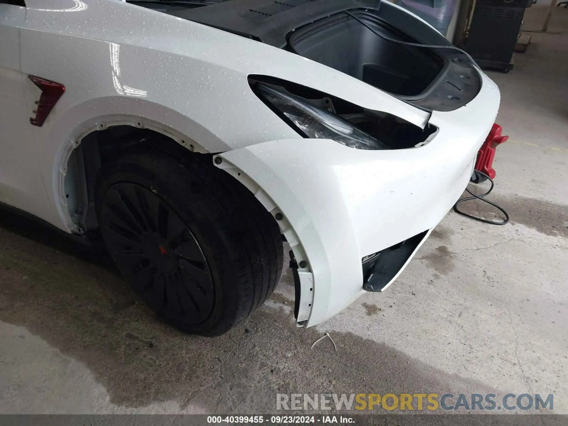 6 Photograph of a damaged car 7SAYGDEE7PA100523 TESLA MODEL Y 2023