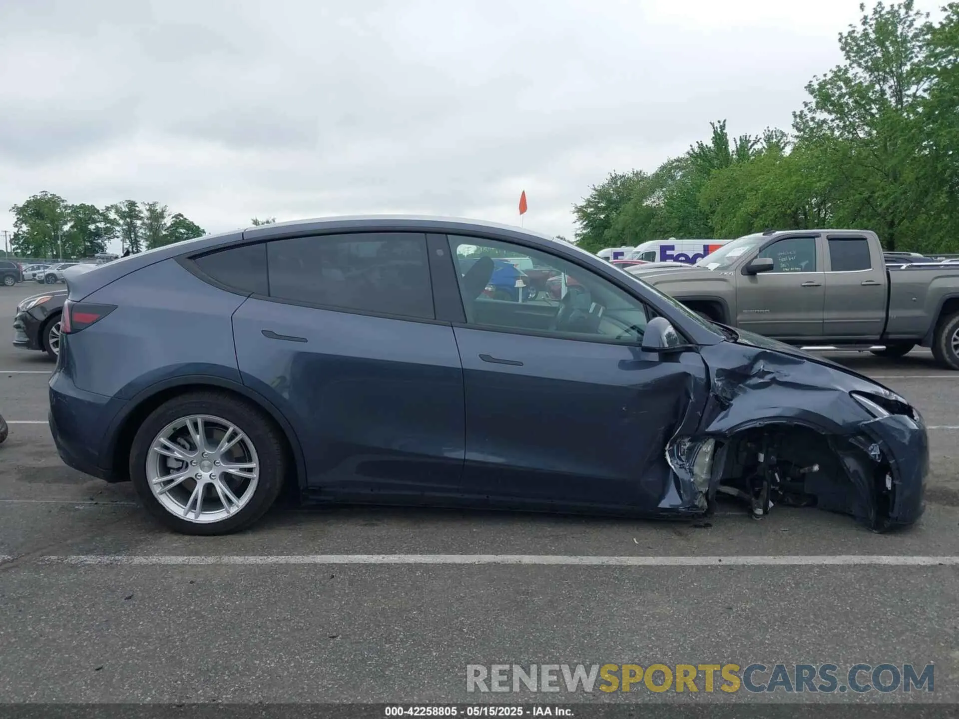 13 Photograph of a damaged car 7SAYGDEE7PA121470 TESLA MODEL Y 2023
