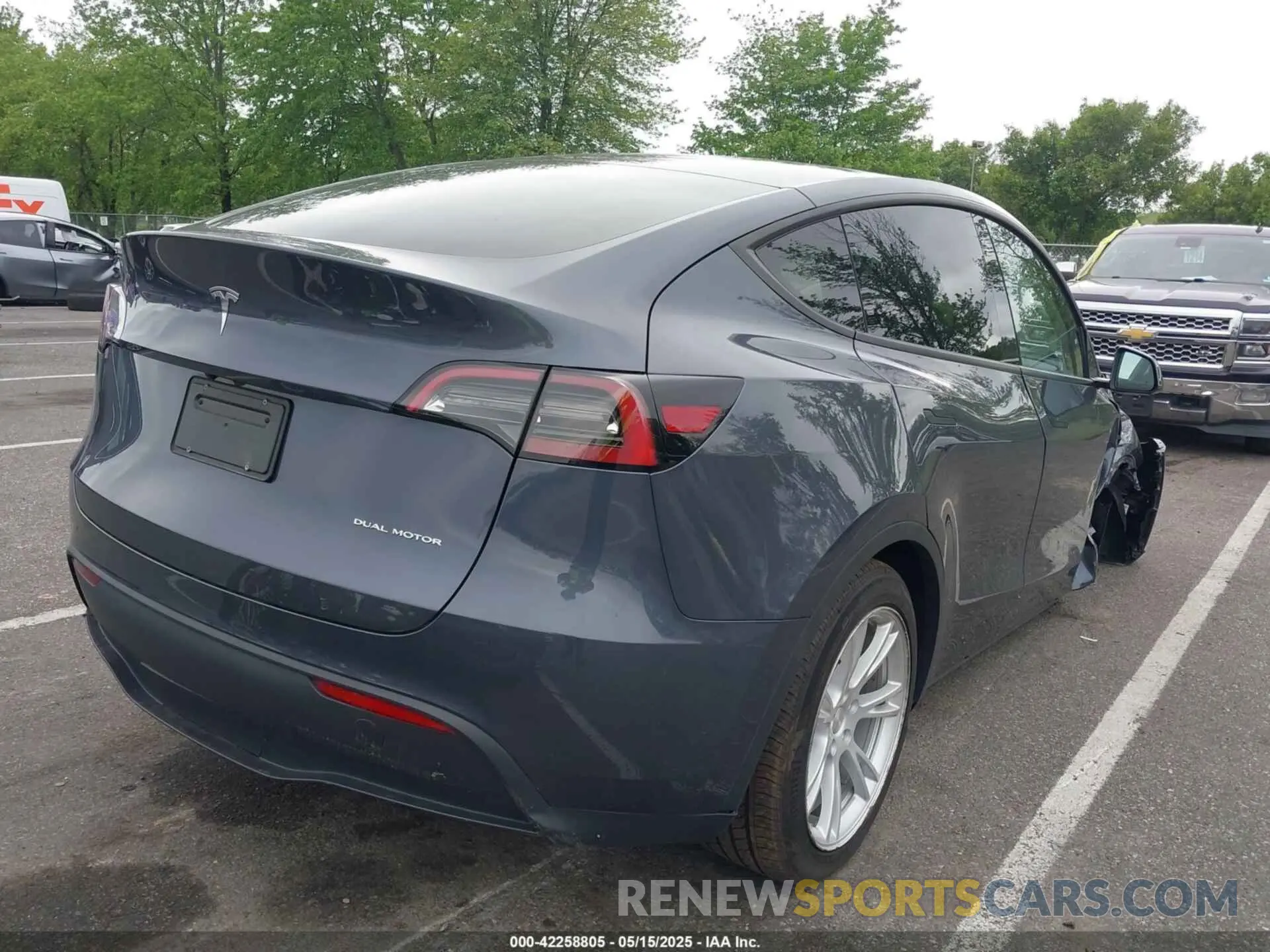 4 Photograph of a damaged car 7SAYGDEE7PA121470 TESLA MODEL Y 2023