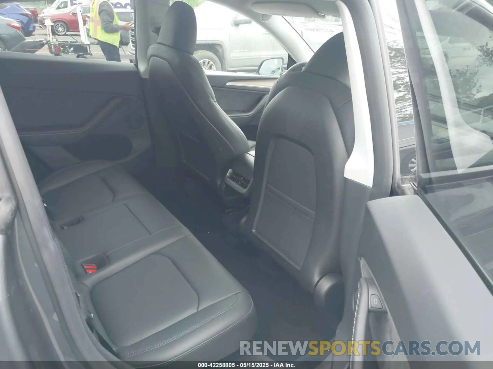 8 Photograph of a damaged car 7SAYGDEE7PA121470 TESLA MODEL Y 2023