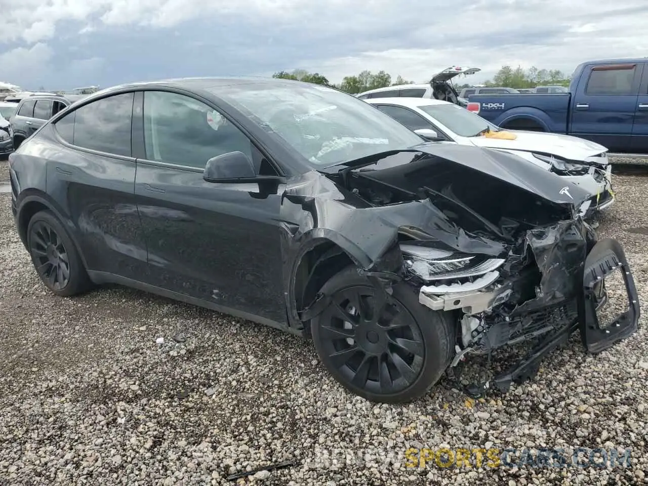 4 Photograph of a damaged car 7SAYGDEE7PA137443 TESLA MODEL Y 2023