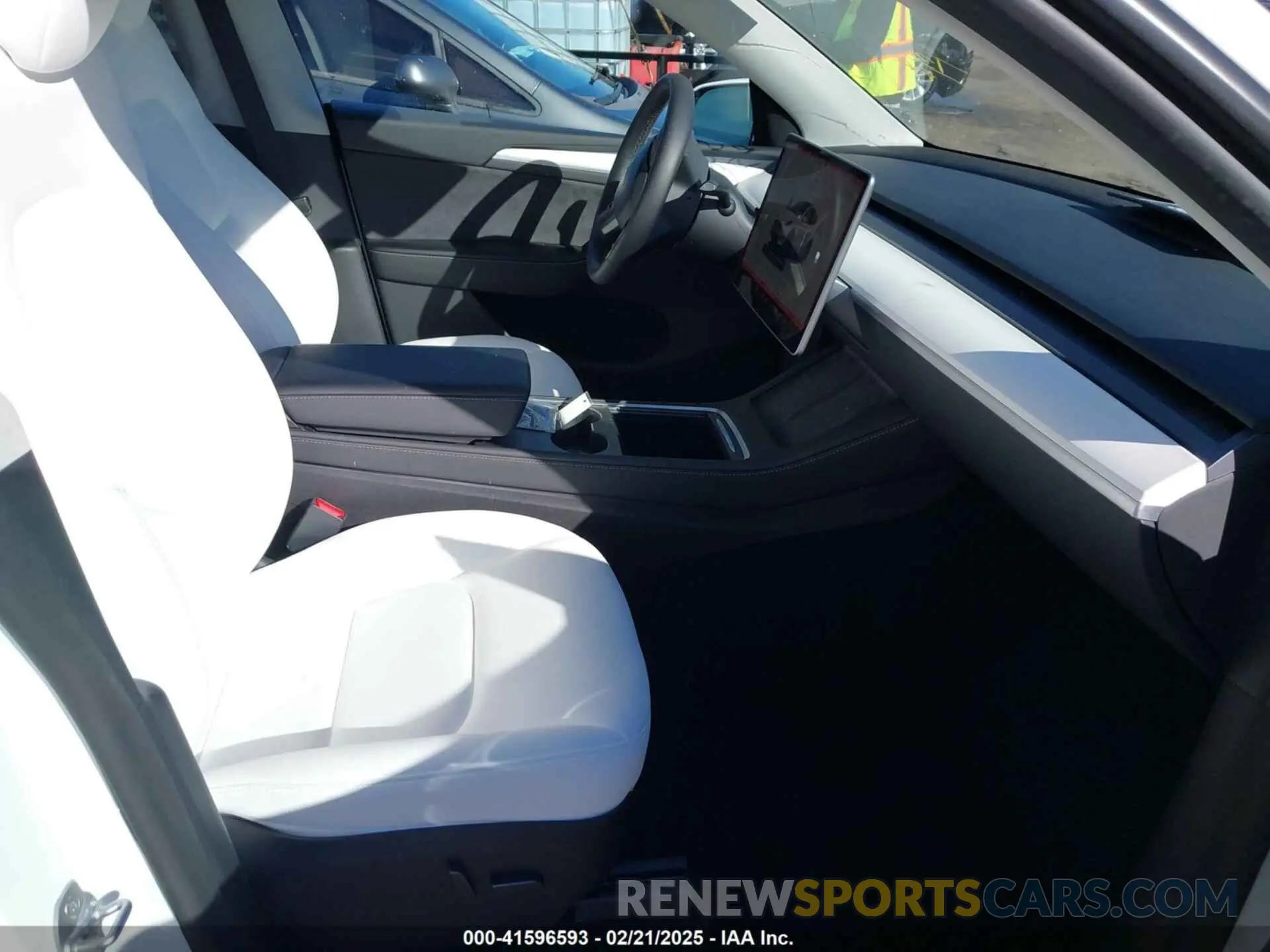 5 Photograph of a damaged car 7SAYGDEE7PA138253 TESLA MODEL Y 2023