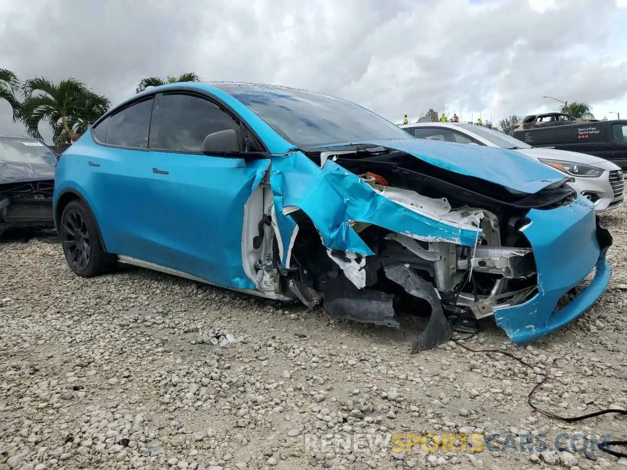 4 Photograph of a damaged car 7SAYGDEE7PA139404 TESLA MODEL Y 2023