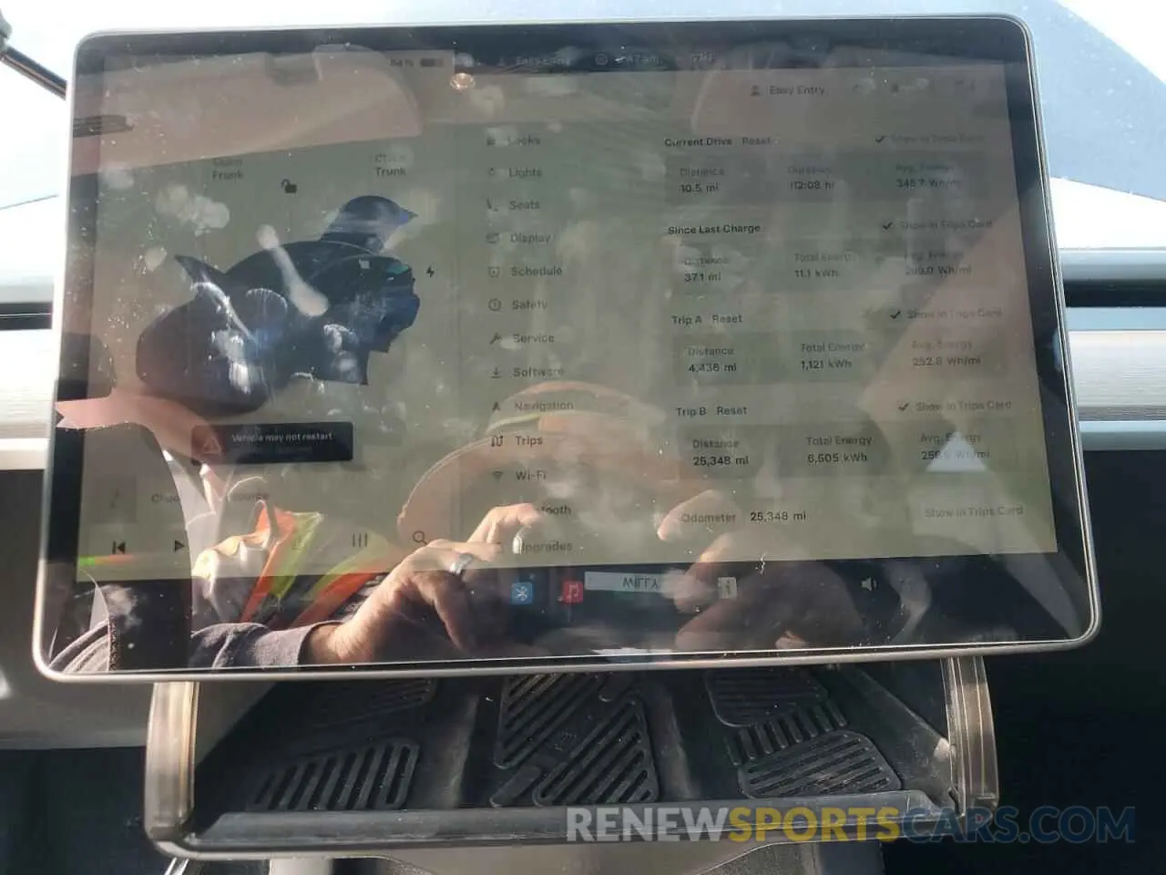 9 Photograph of a damaged car 7SAYGDEE7PA201531 TESLA MODEL Y 2023