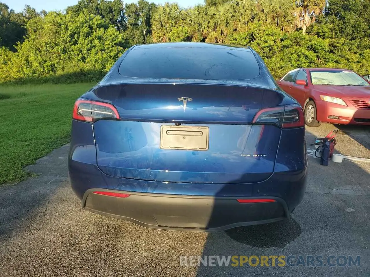 6 Photograph of a damaged car 7SAYGDEE7PA202405 TESLA MODEL Y 2023