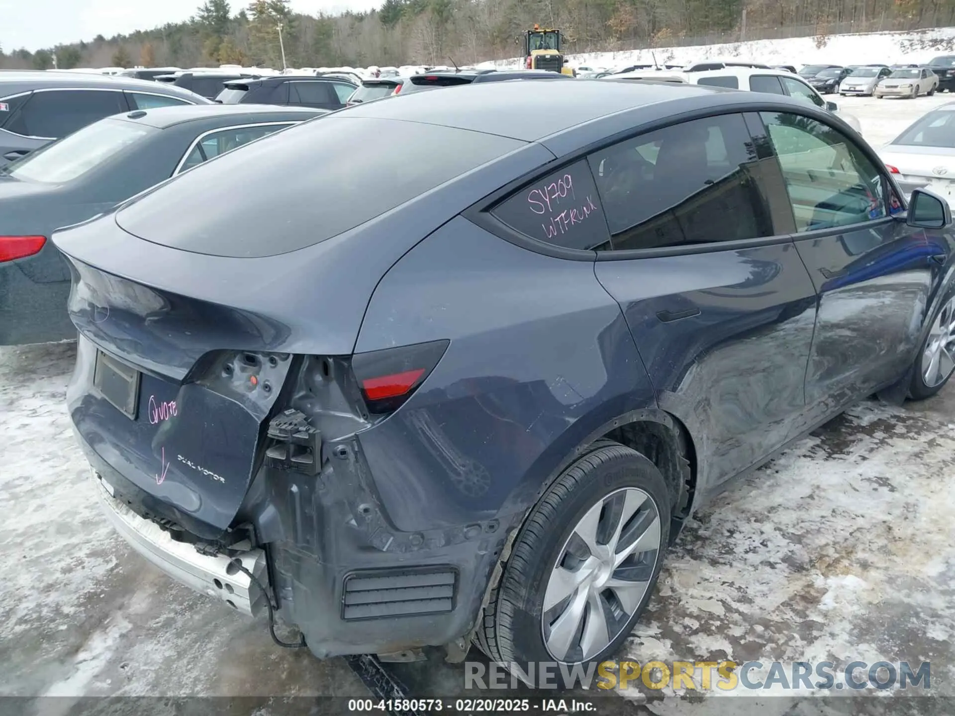 4 Photograph of a damaged car 7SAYGDEE7PF602709 TESLA MODEL Y 2023