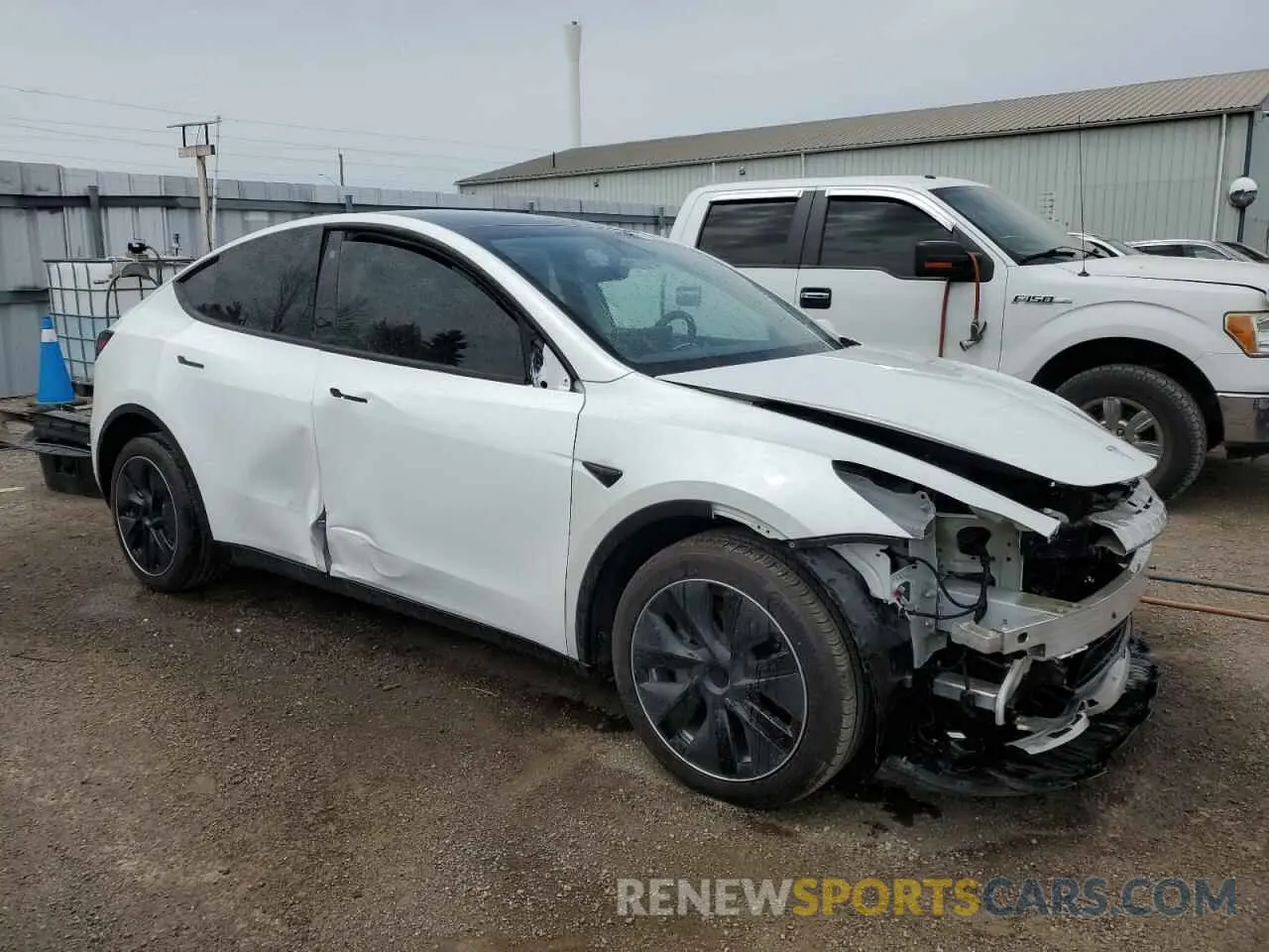 4 Photograph of a damaged car 7SAYGDEE7PF602712 TESLA MODEL Y 2023